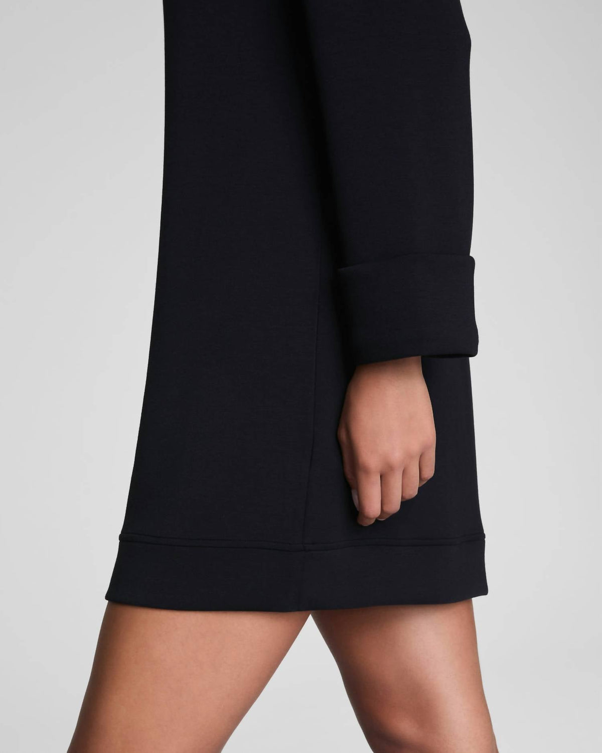 Vestido con cuello alto color negro