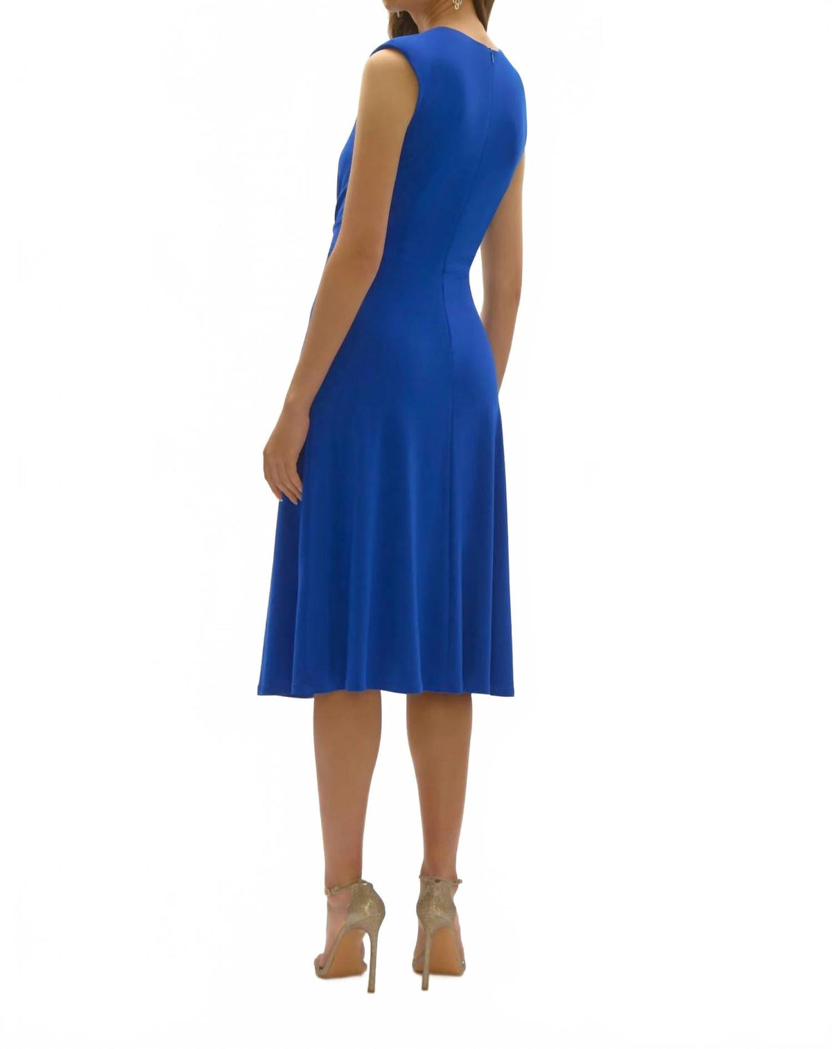 Vestido sin mangas con cuello en V
