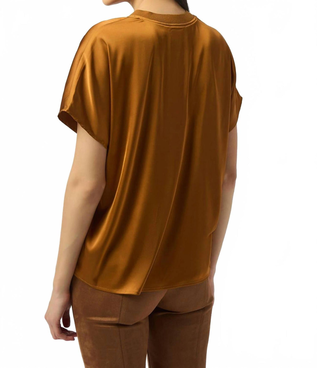 Short de satén de manga corta con cuello en V