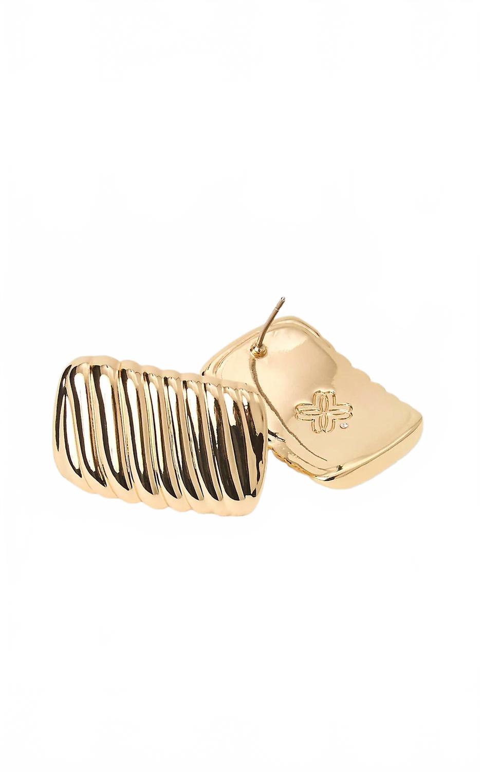 Aretes color dorado