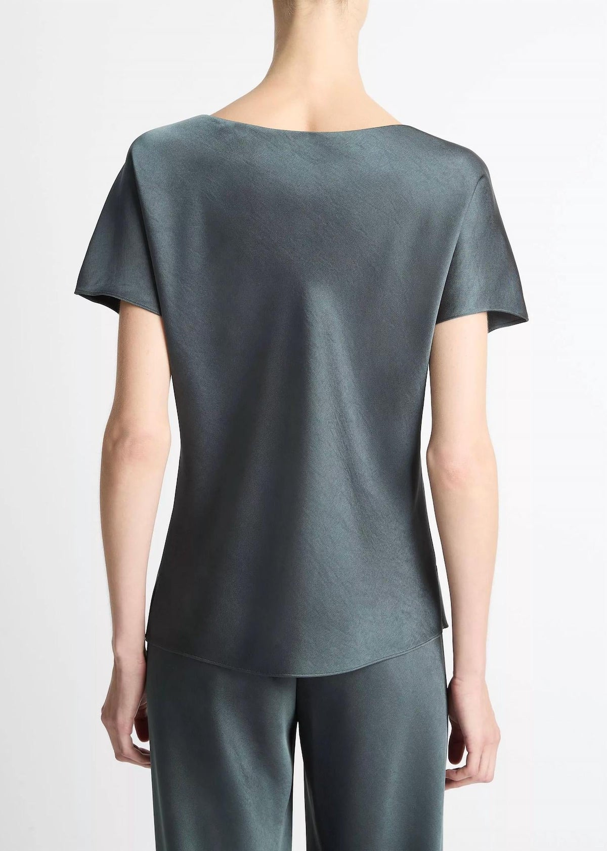 Blusa de satén con cuello en V