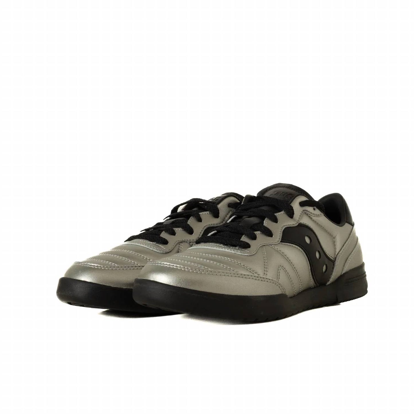 Tenis de hombre de cuero color negro y plateado