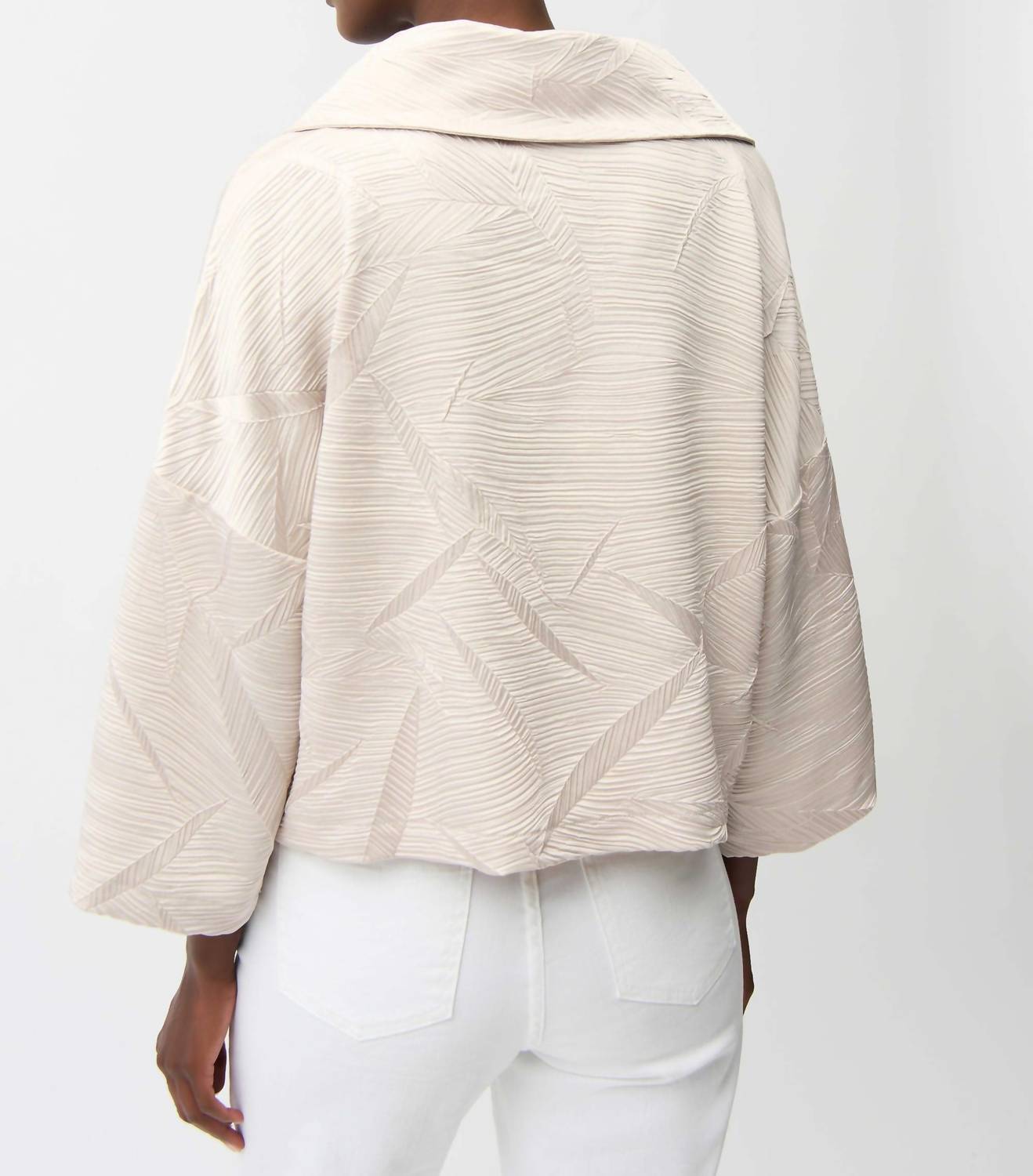Chaqueta de satén con pliegues