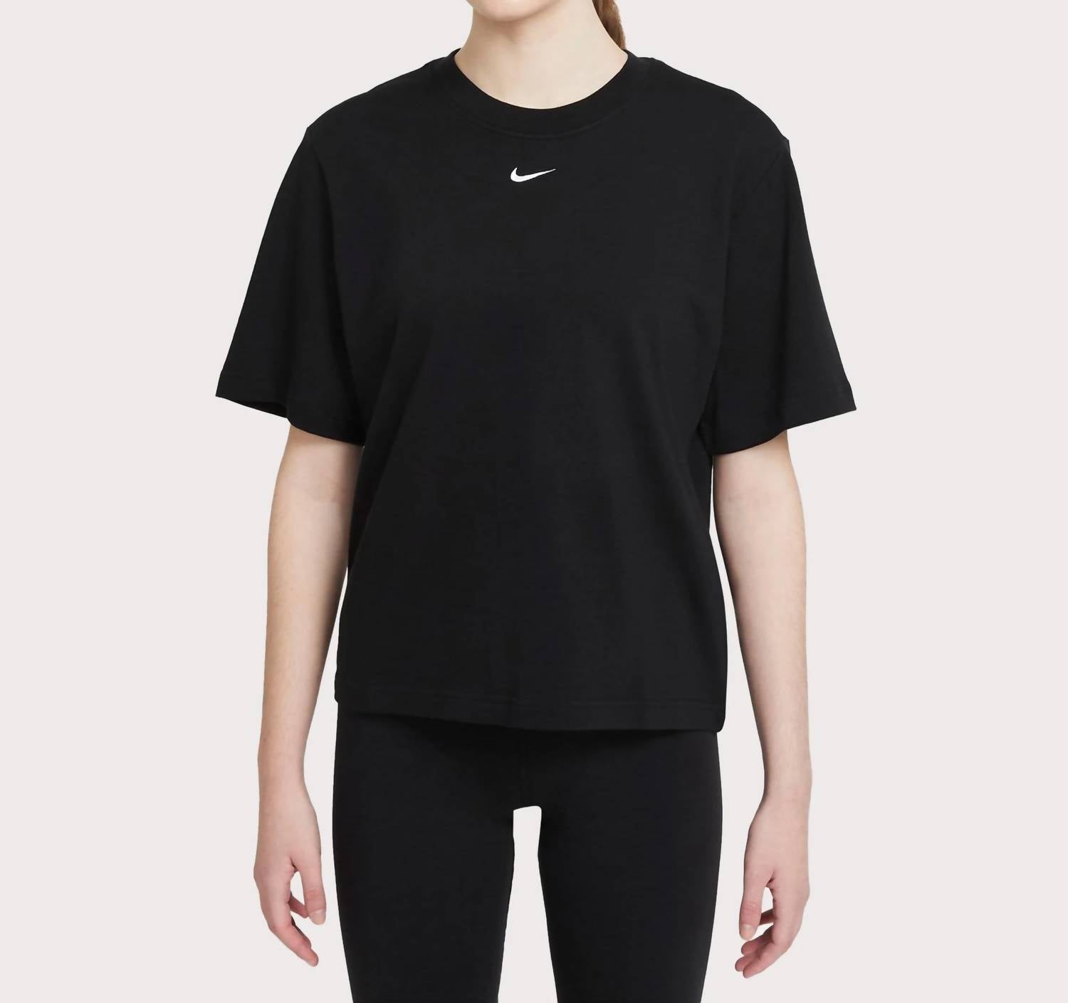 Camiseta color negro y blanco