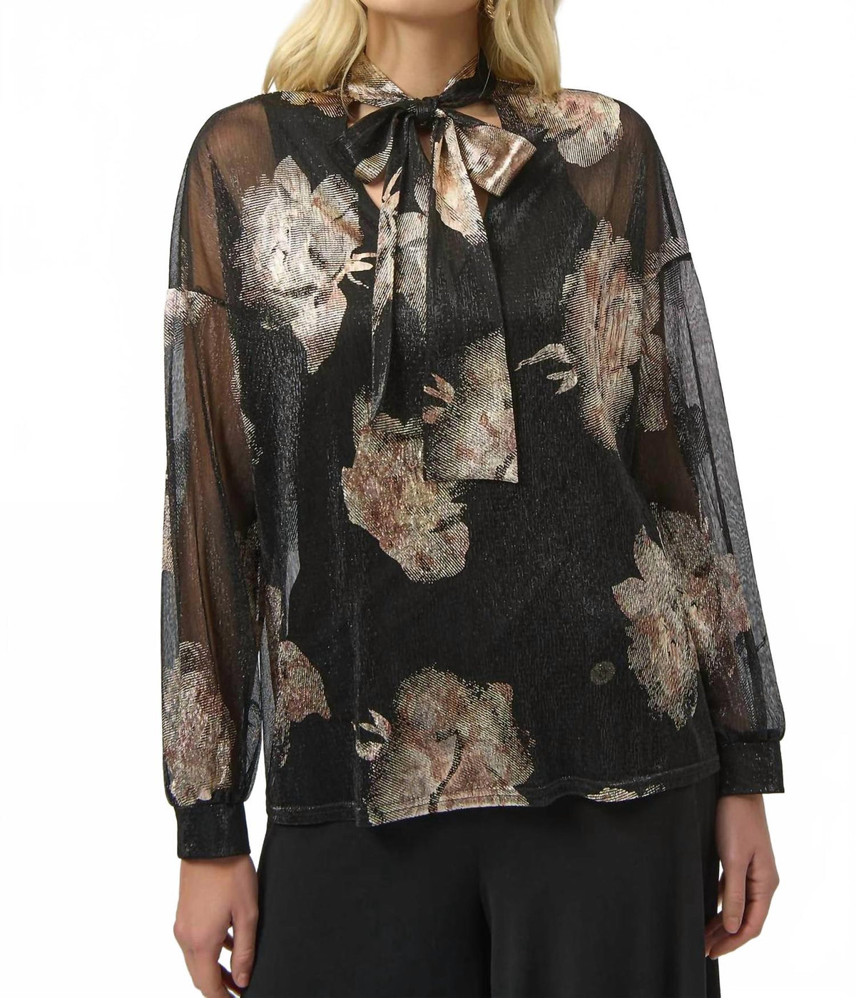Top con cuello en V color negro