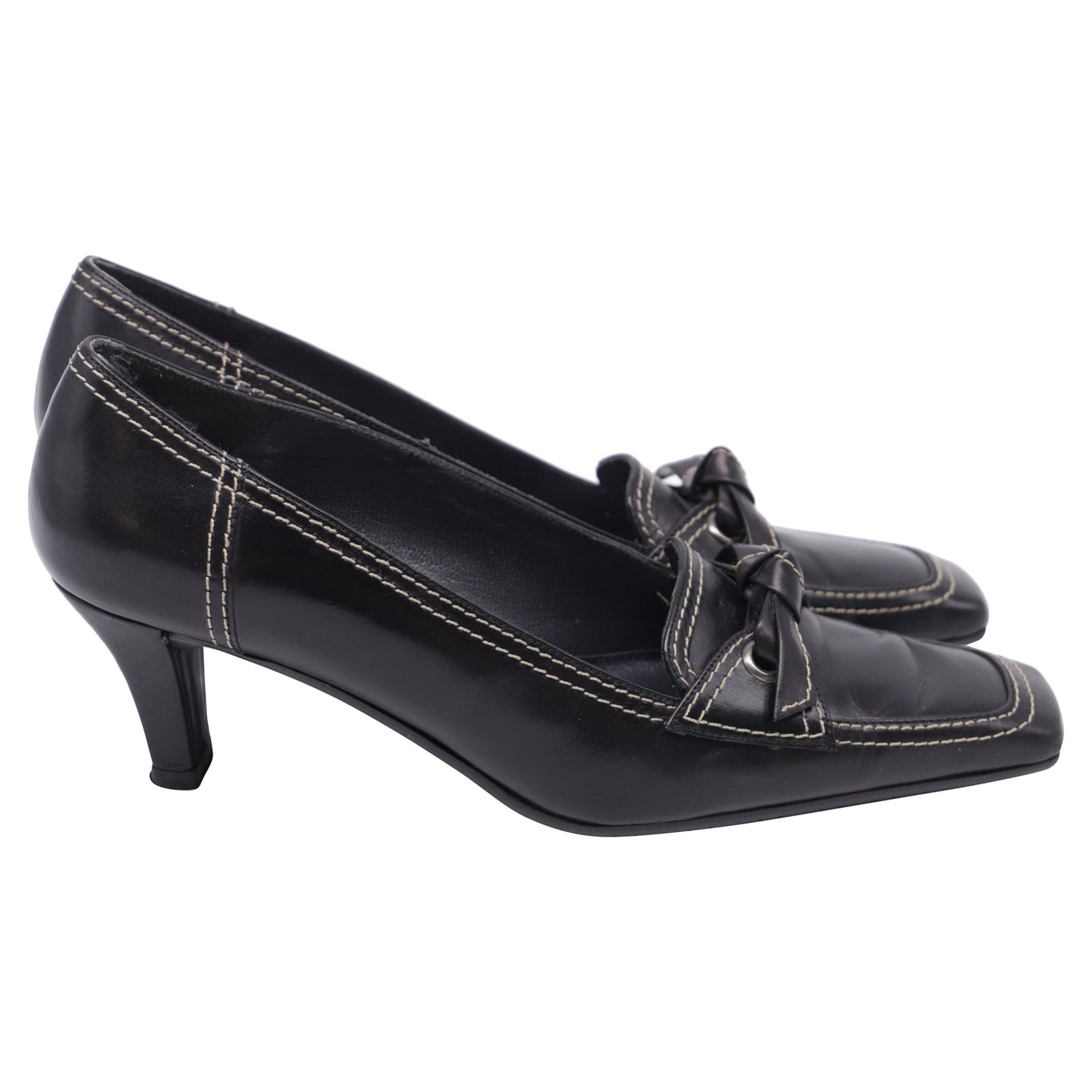 Tacones de cuero color negro