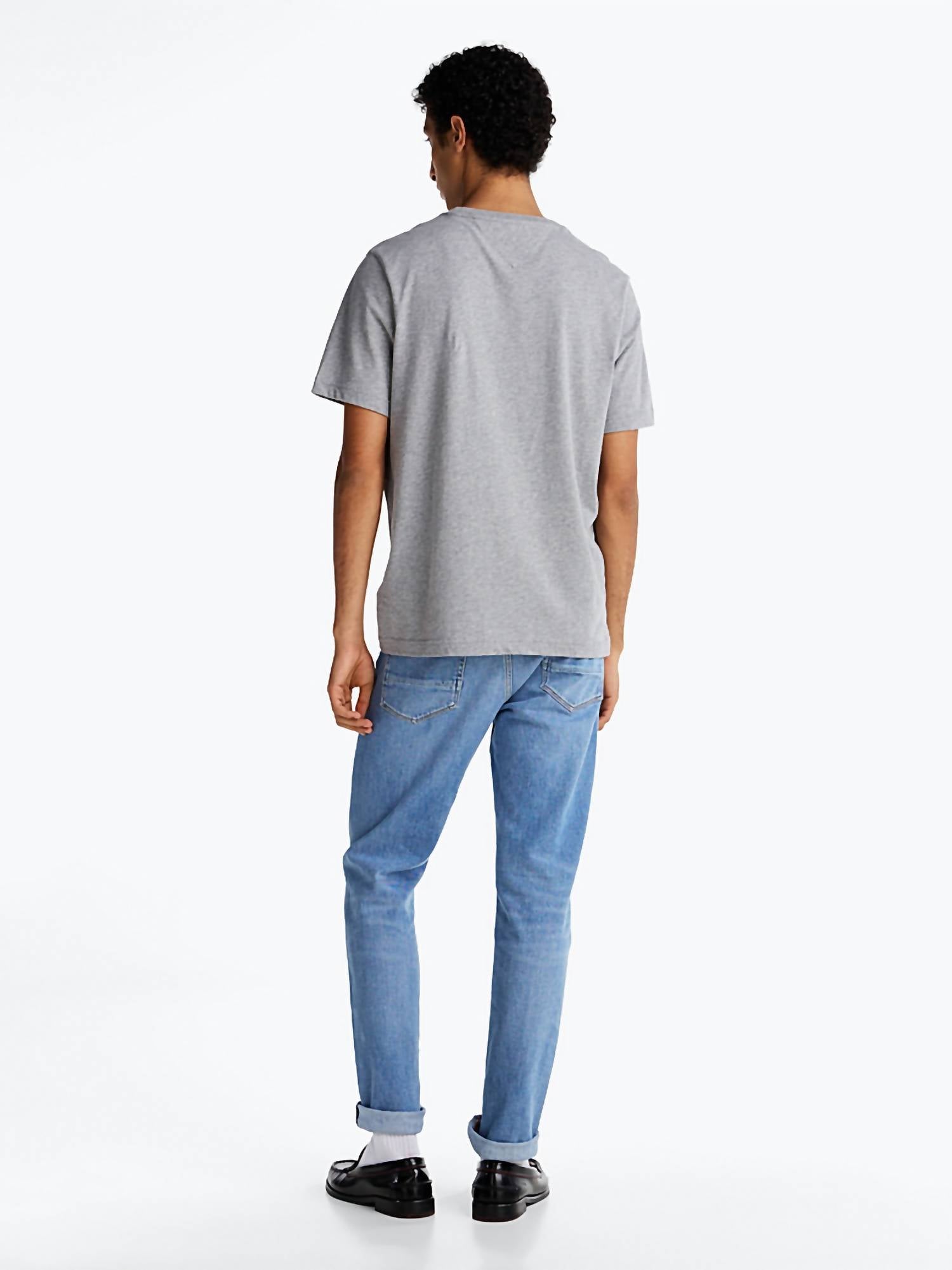Camiseta con cuello redondo color gris