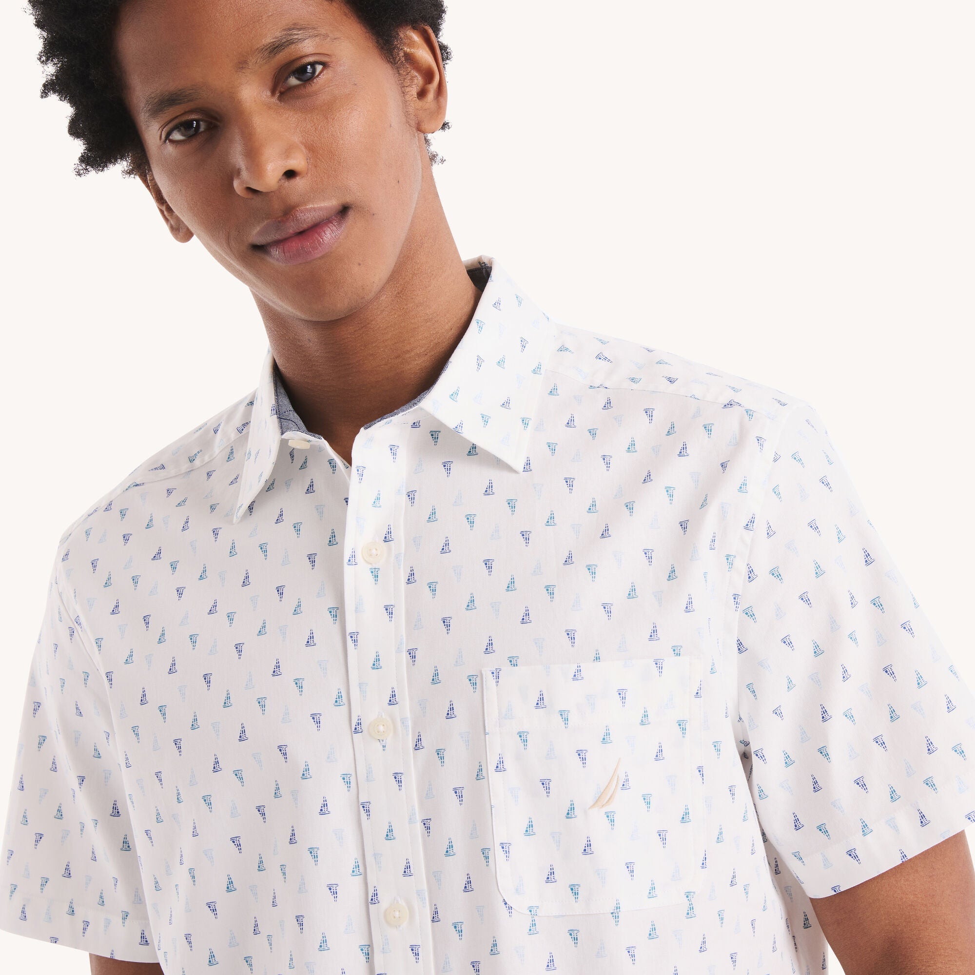 Camisa de hombre de manga corta con estampado