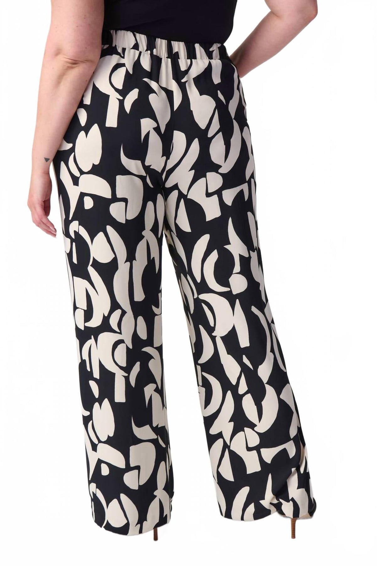 Pantalón de pierna ancha color negro