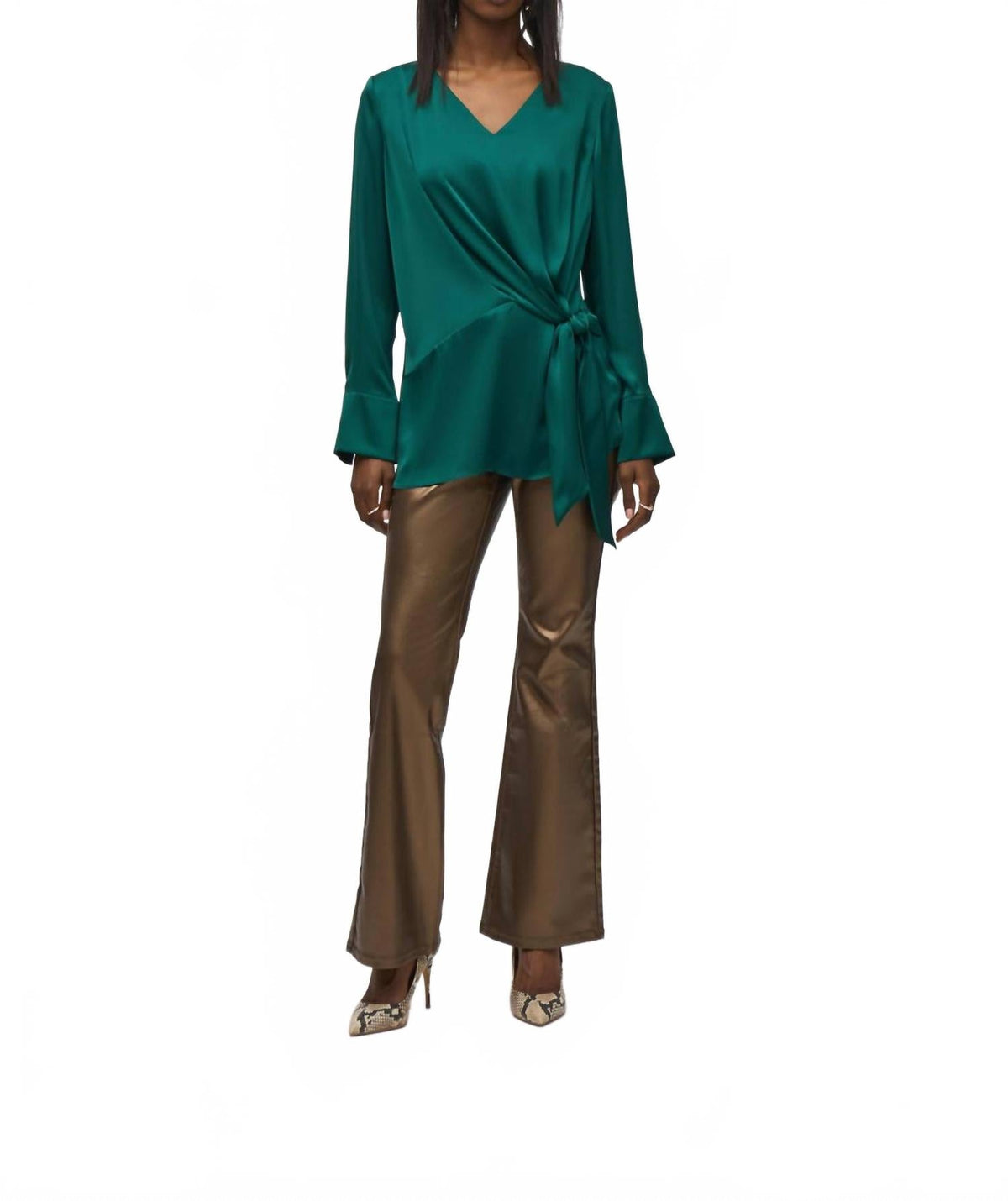 Top con cuello en V color verde
