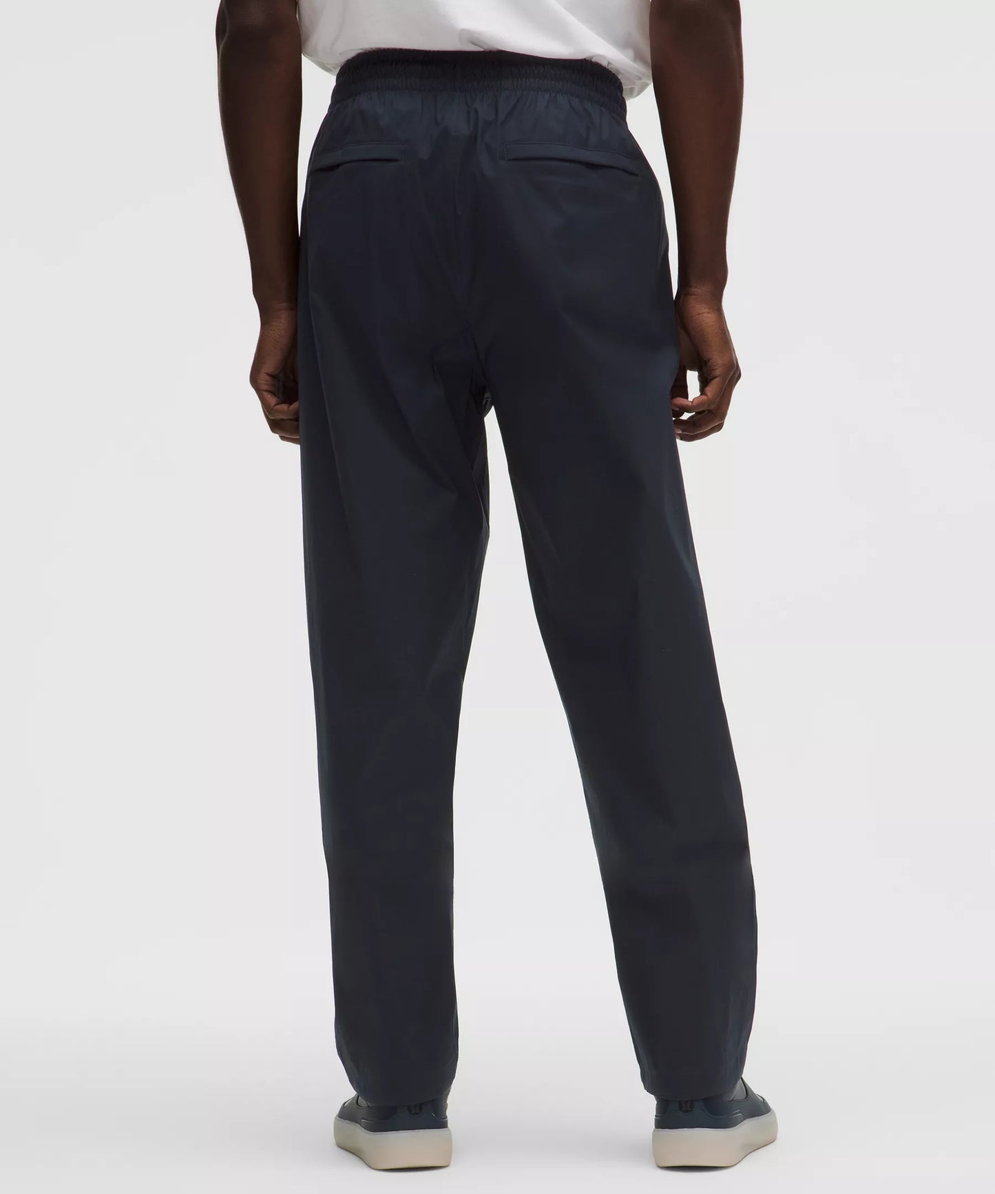 Pantalón de corte amplio