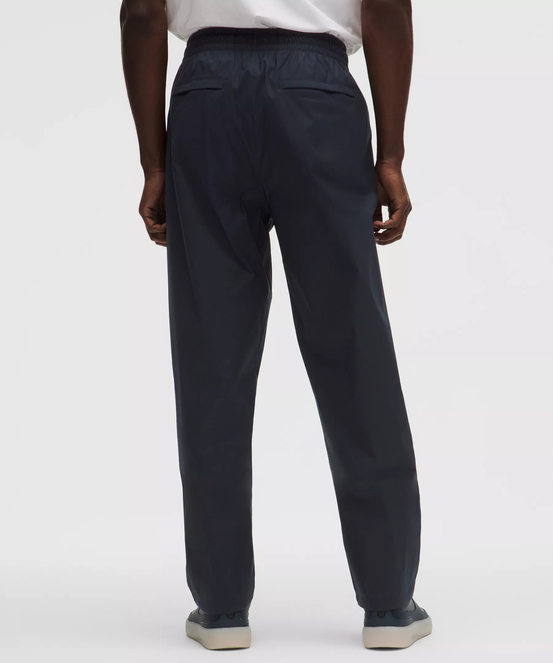Pantalón de corte amplio