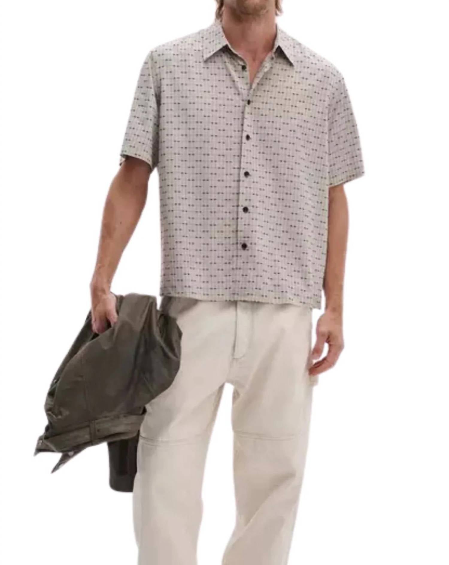 Camisa de manga corta color taupe