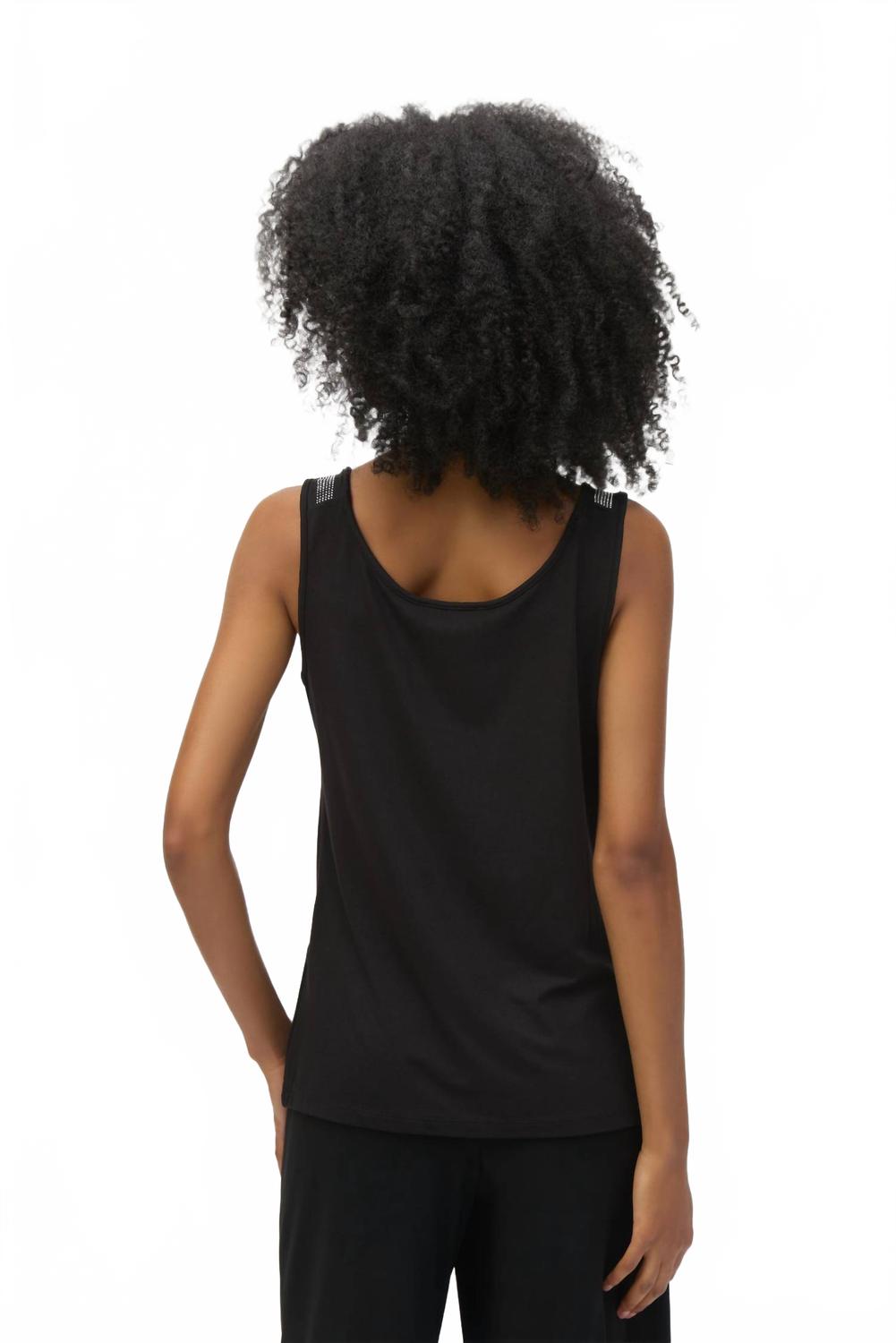 Top sin mangas color negro