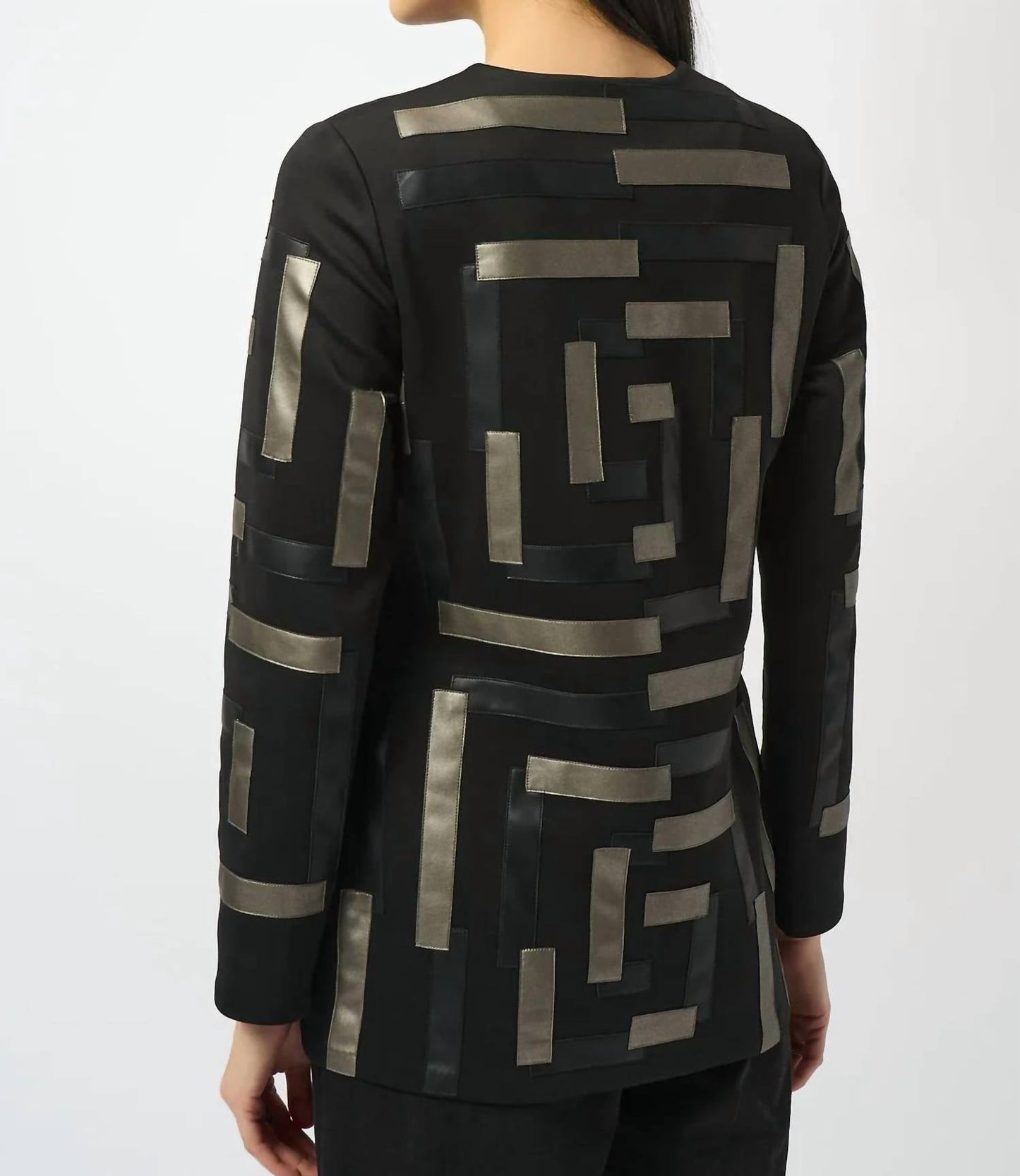 Chaqueta con cuello redondo color negro