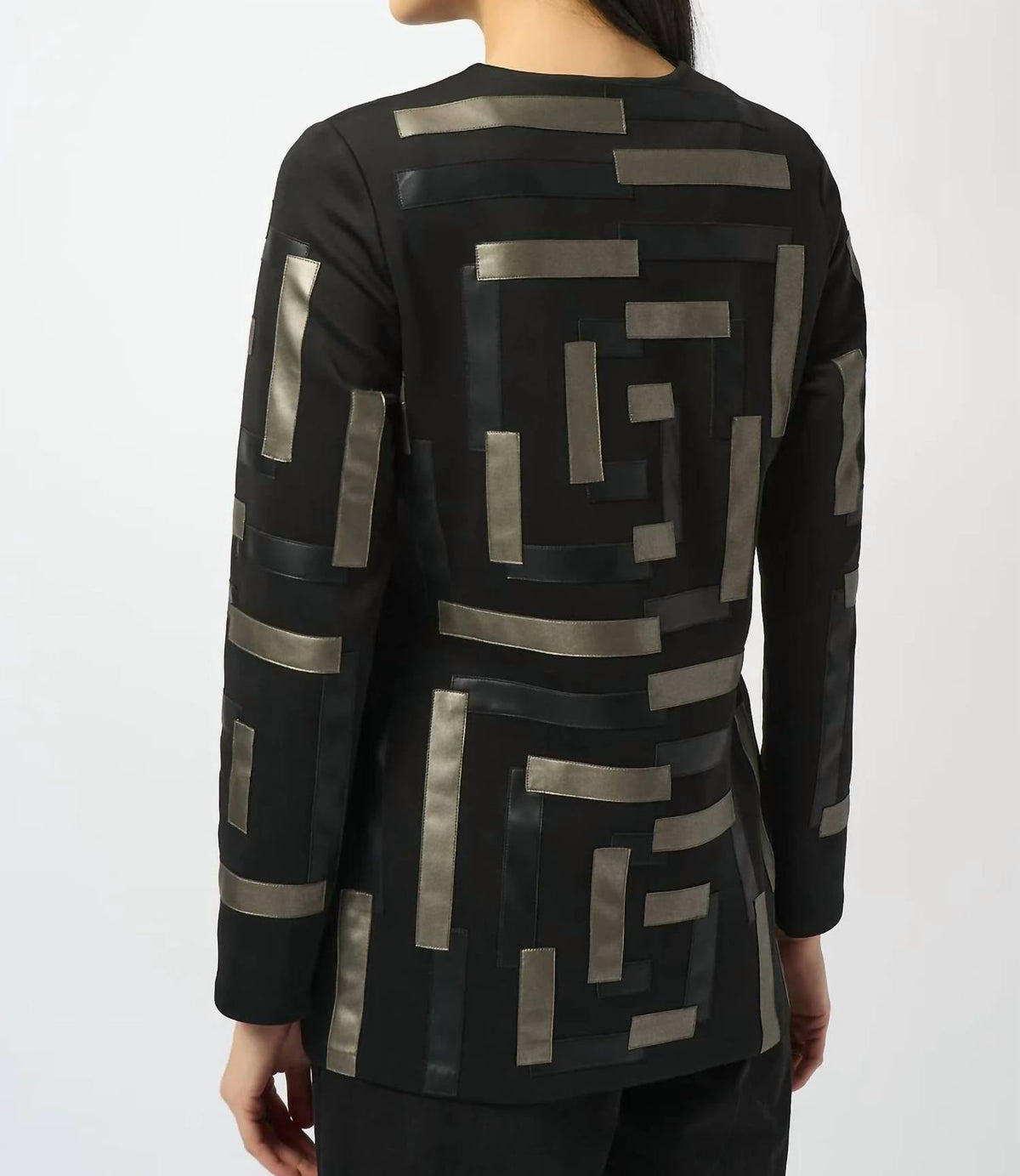 Chaqueta con cuello redondo color negro