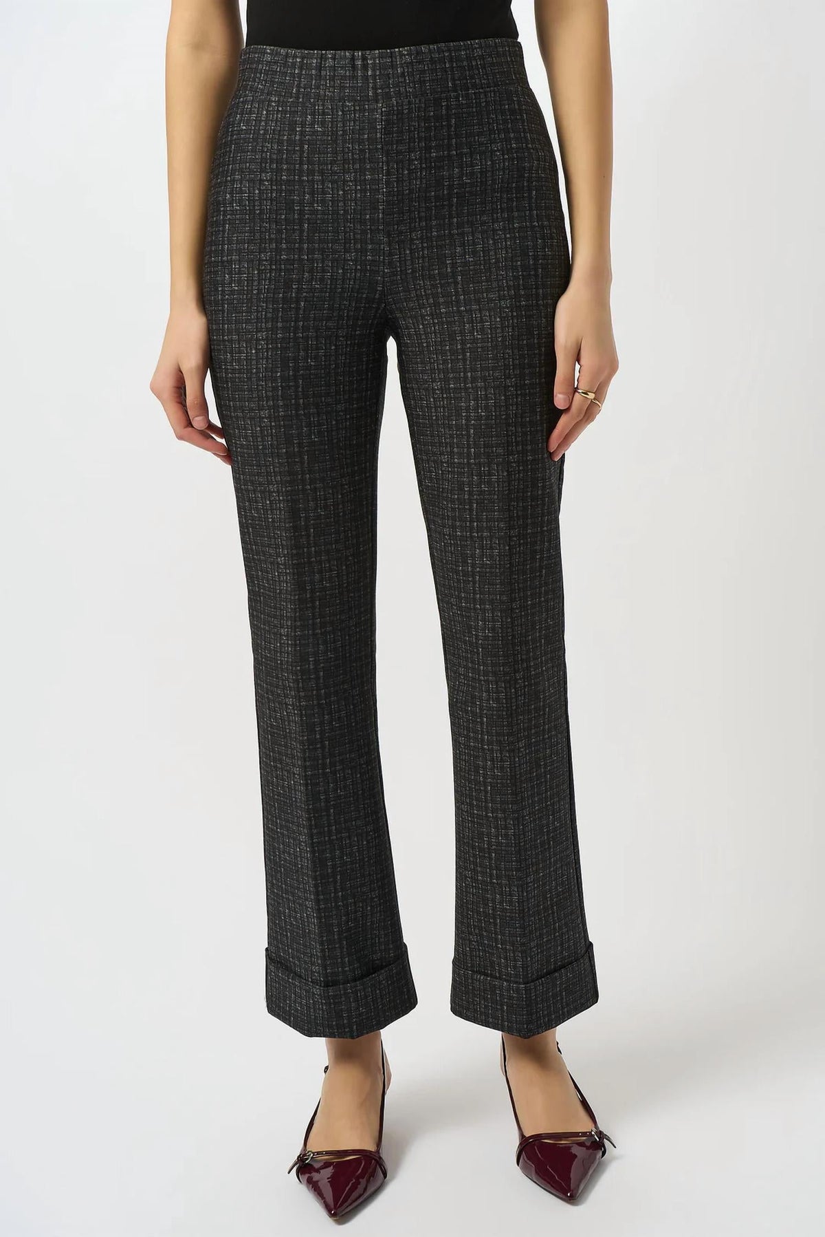 Pantalón a cuadros color negro y gris