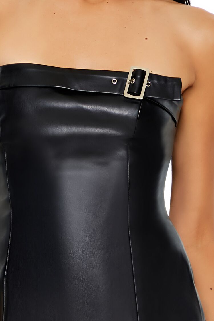 Vestido de efecto cuero corto