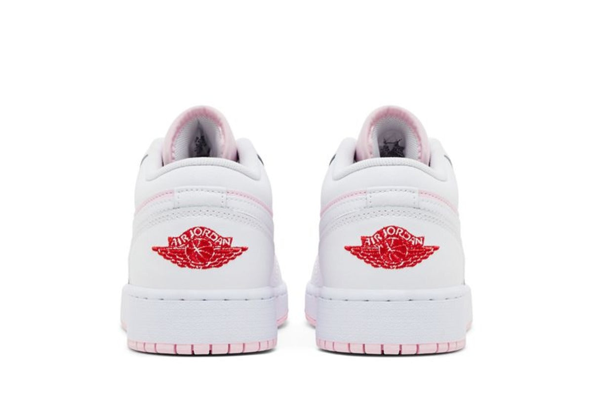 Calzado de mujer color blanco y rosado y rojo