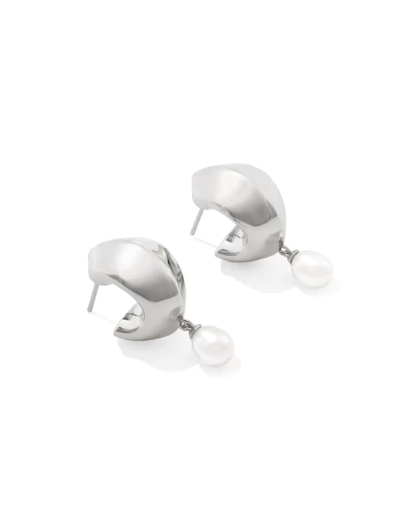 Aretes de mujer color plateado
