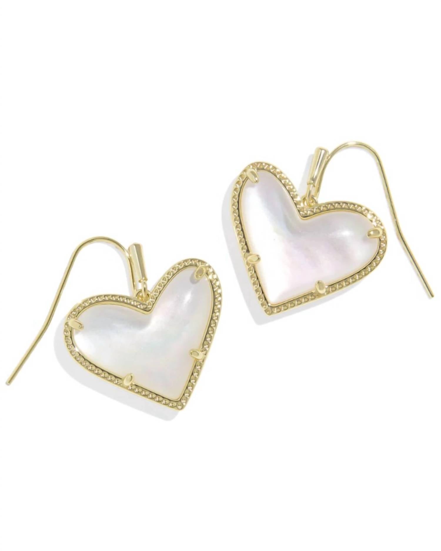 Aretes de mujer color dorado y marfil