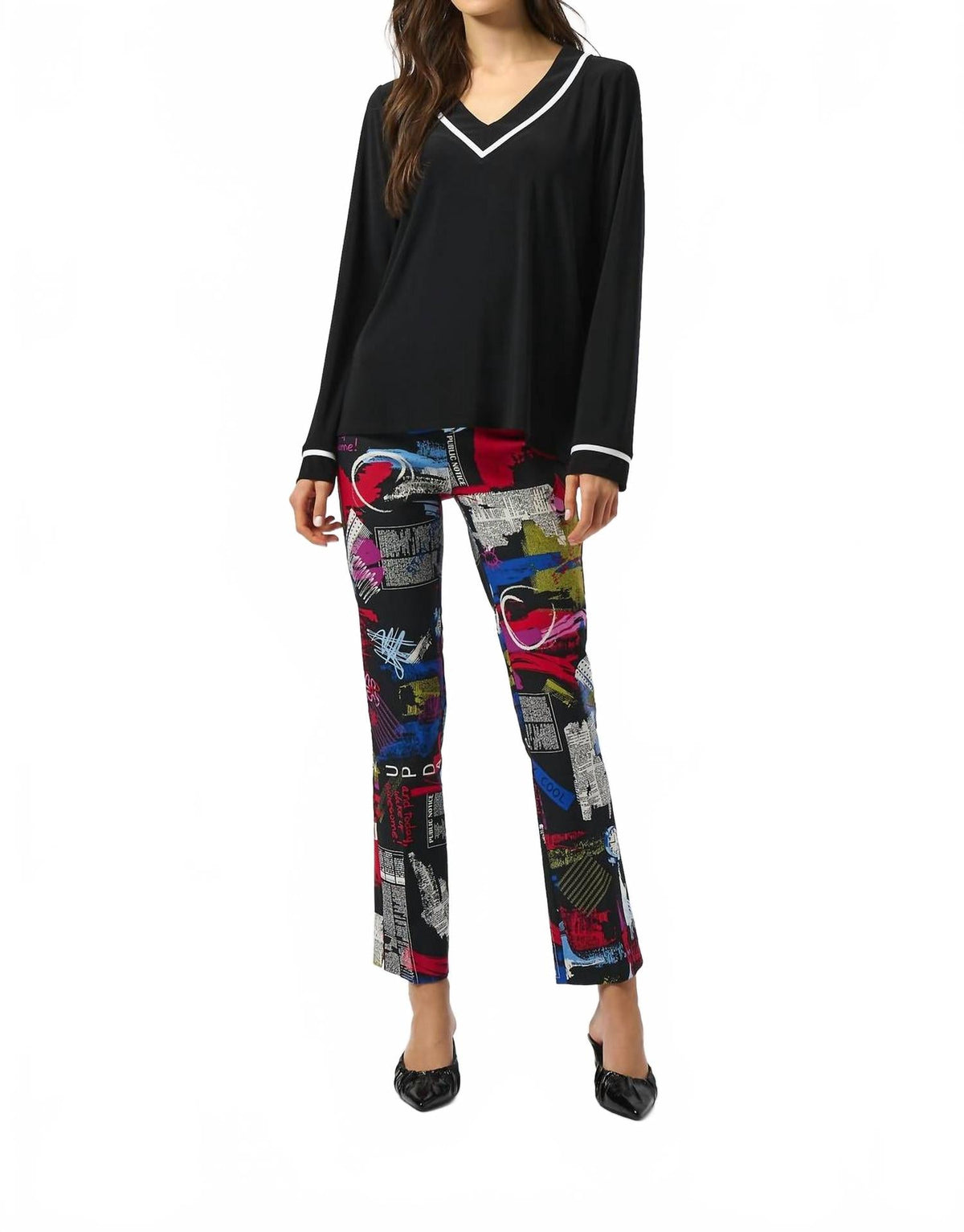 Top con cuello en V color negro