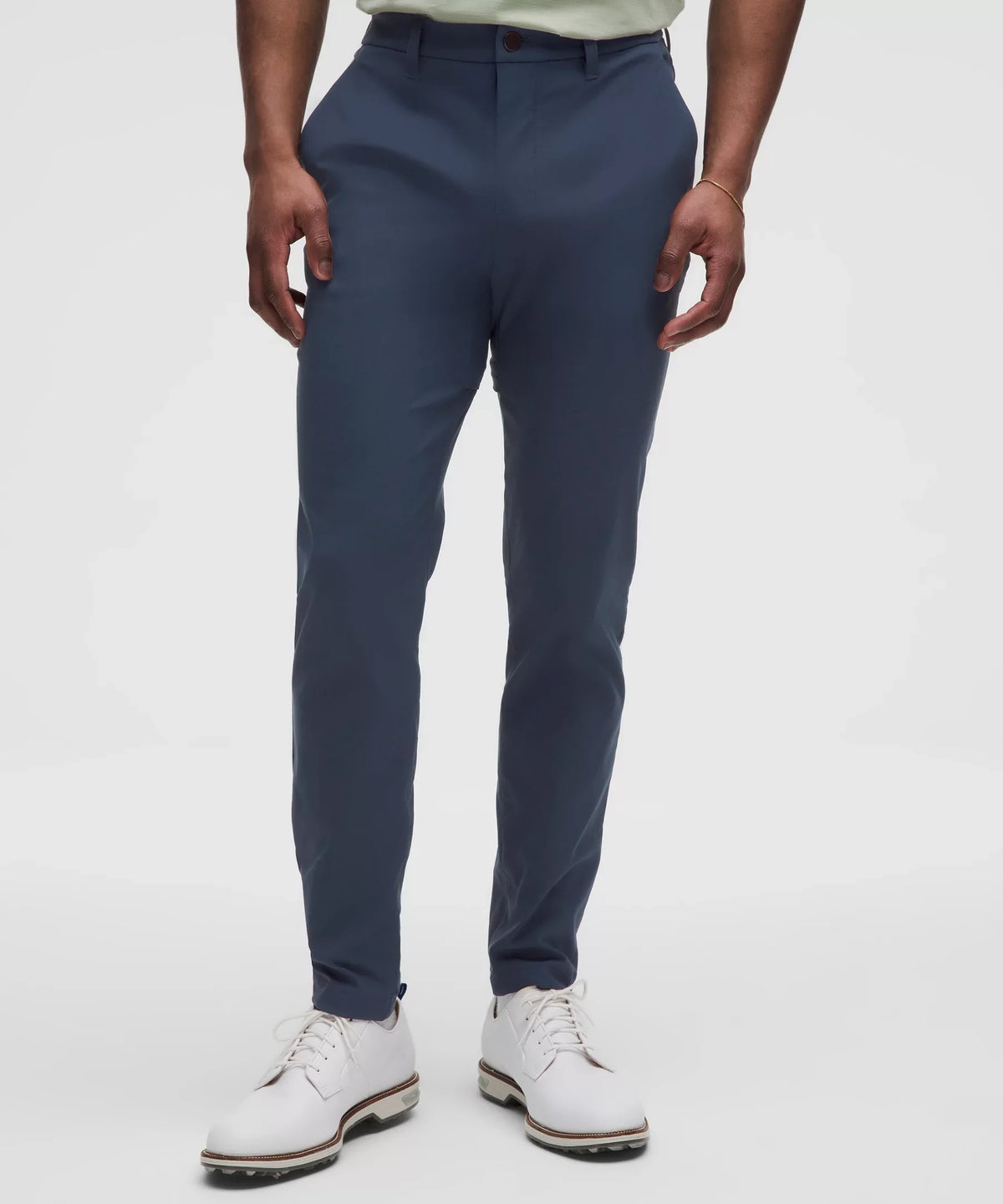 Pantalón de corte ajustado