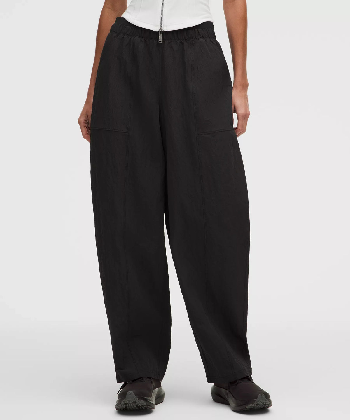 Pantalón de nailon de tiro medio