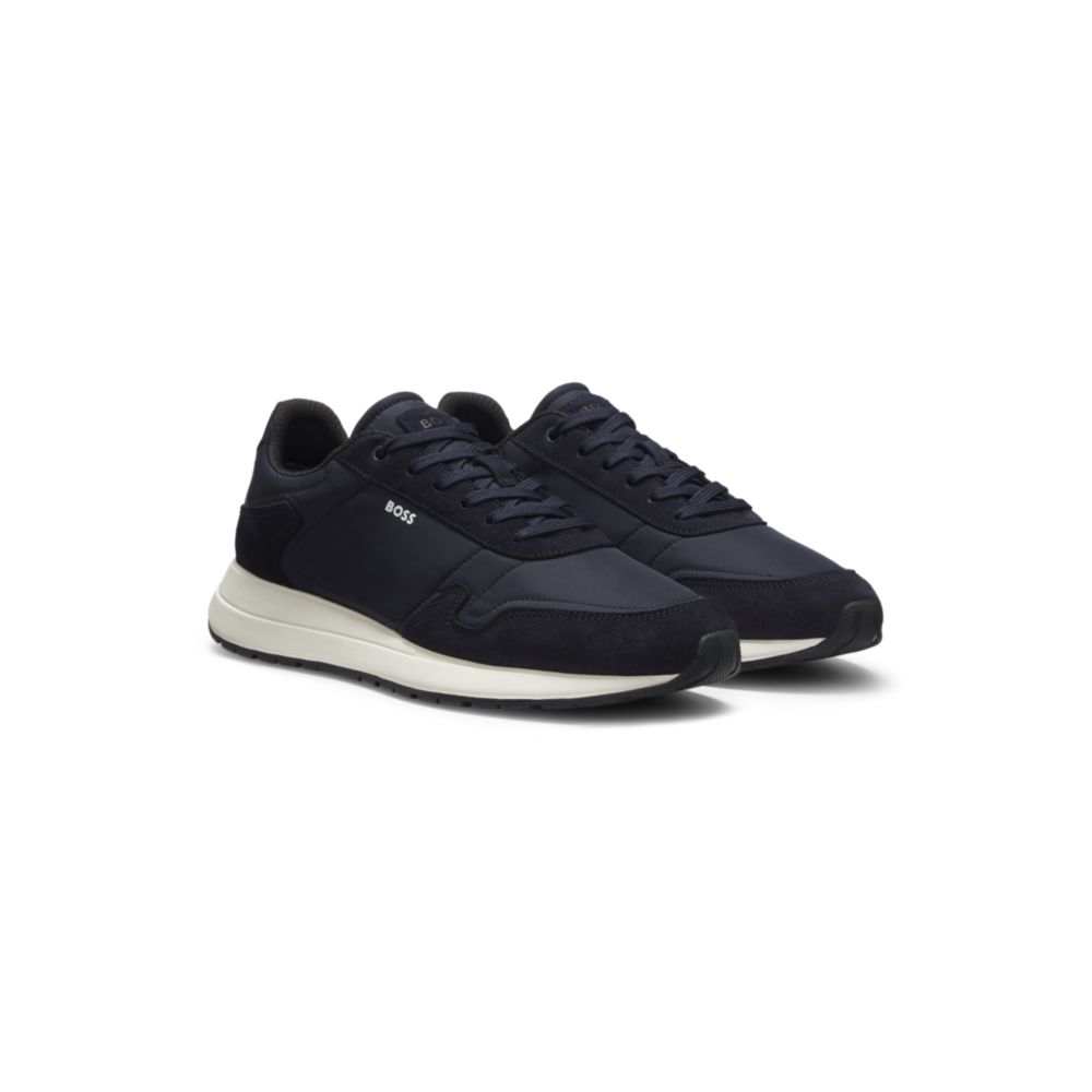 Tenis de gamuza con cordones