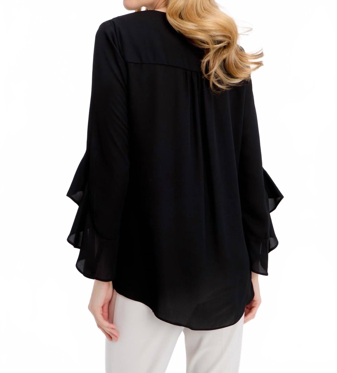 Top con cuello en V color negro