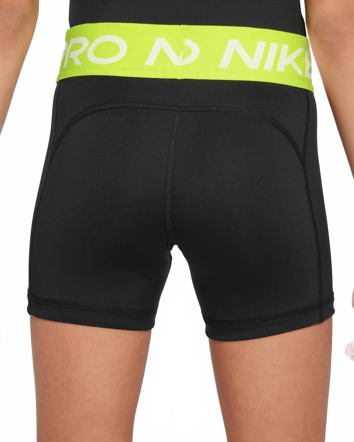 Short de hombre color negro