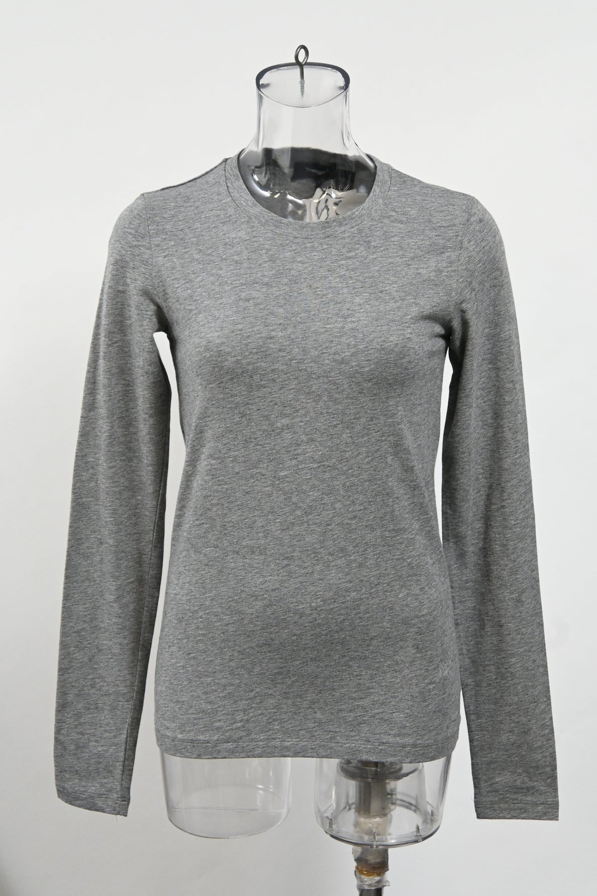 Top de algodón de manga larga con cuello redondo color gris