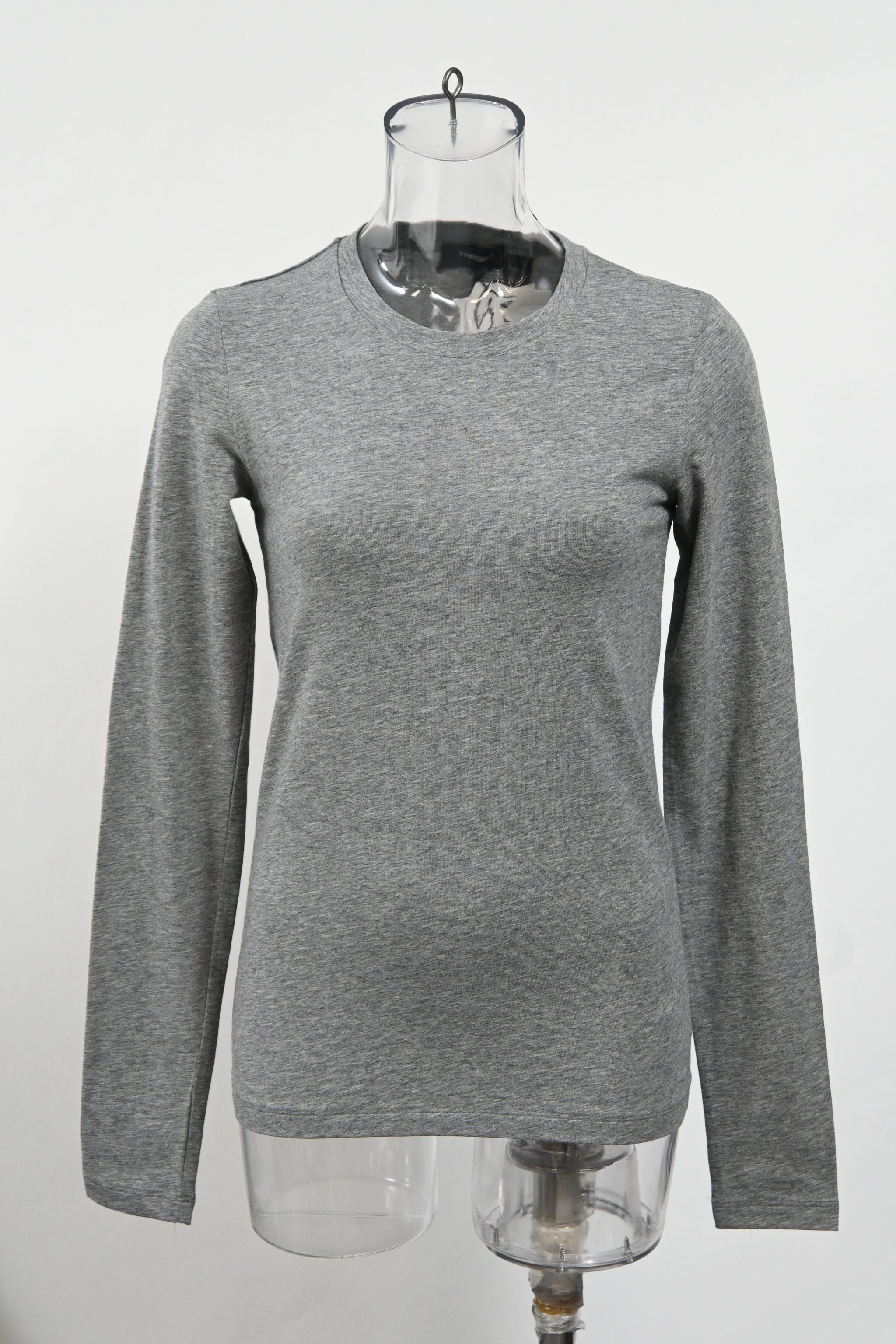 Top de algodón de manga larga con cuello redondo color gris