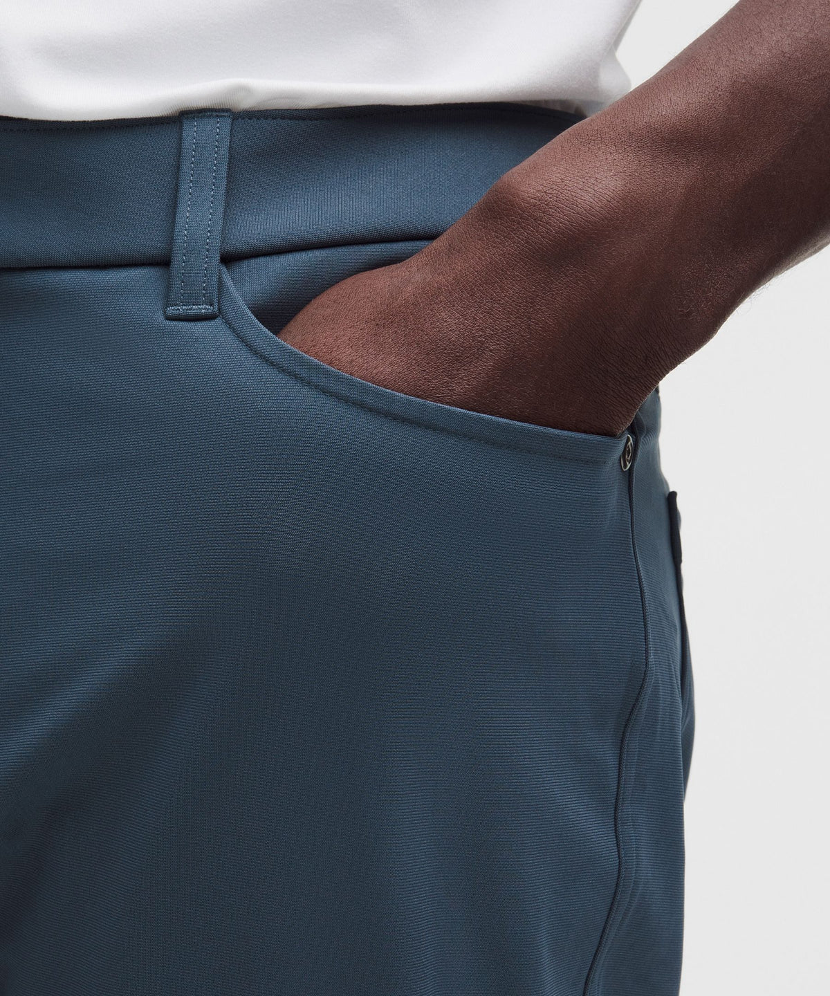 Pantalón de corte ajustado