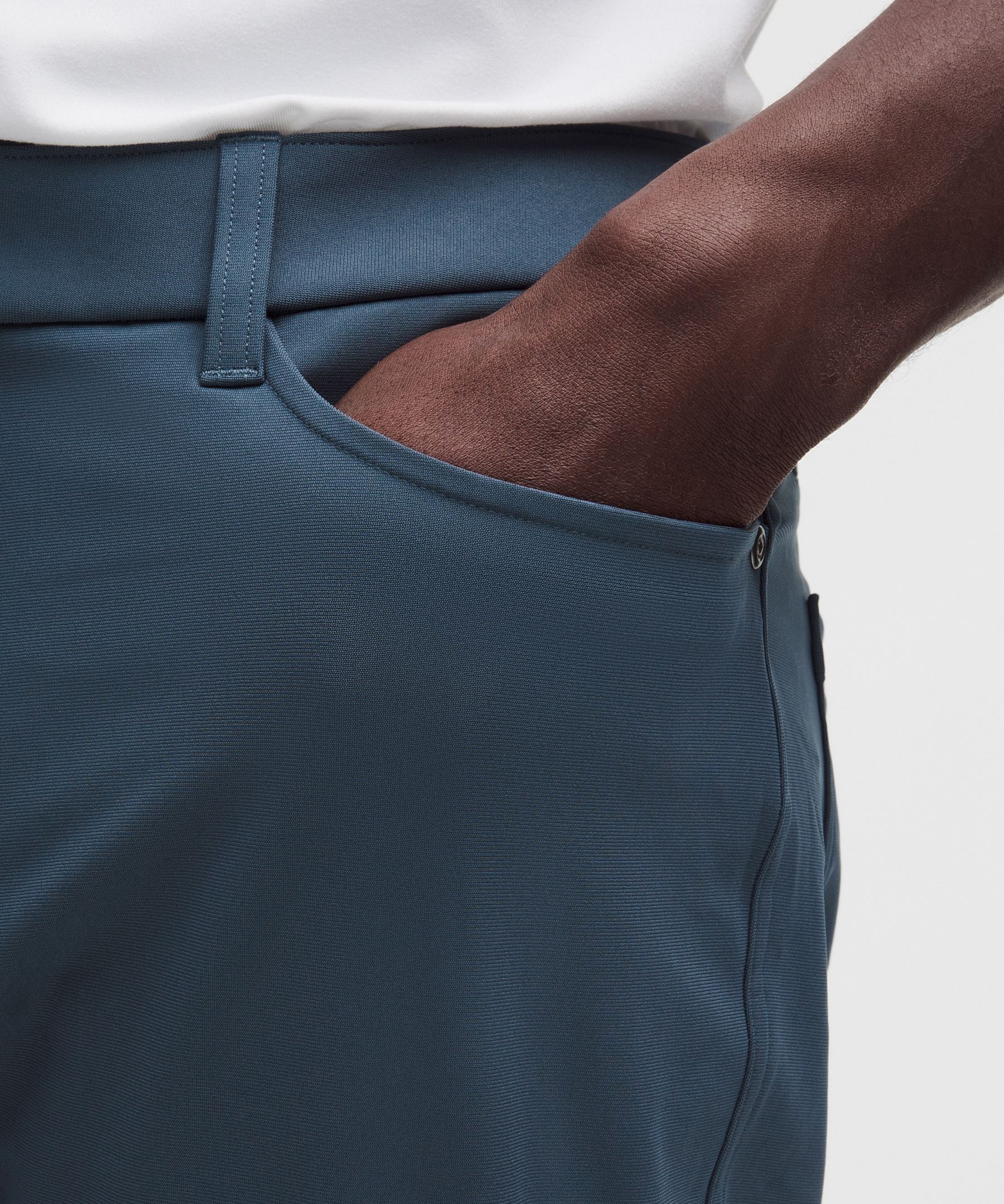 Pantalón de corte ajustado
