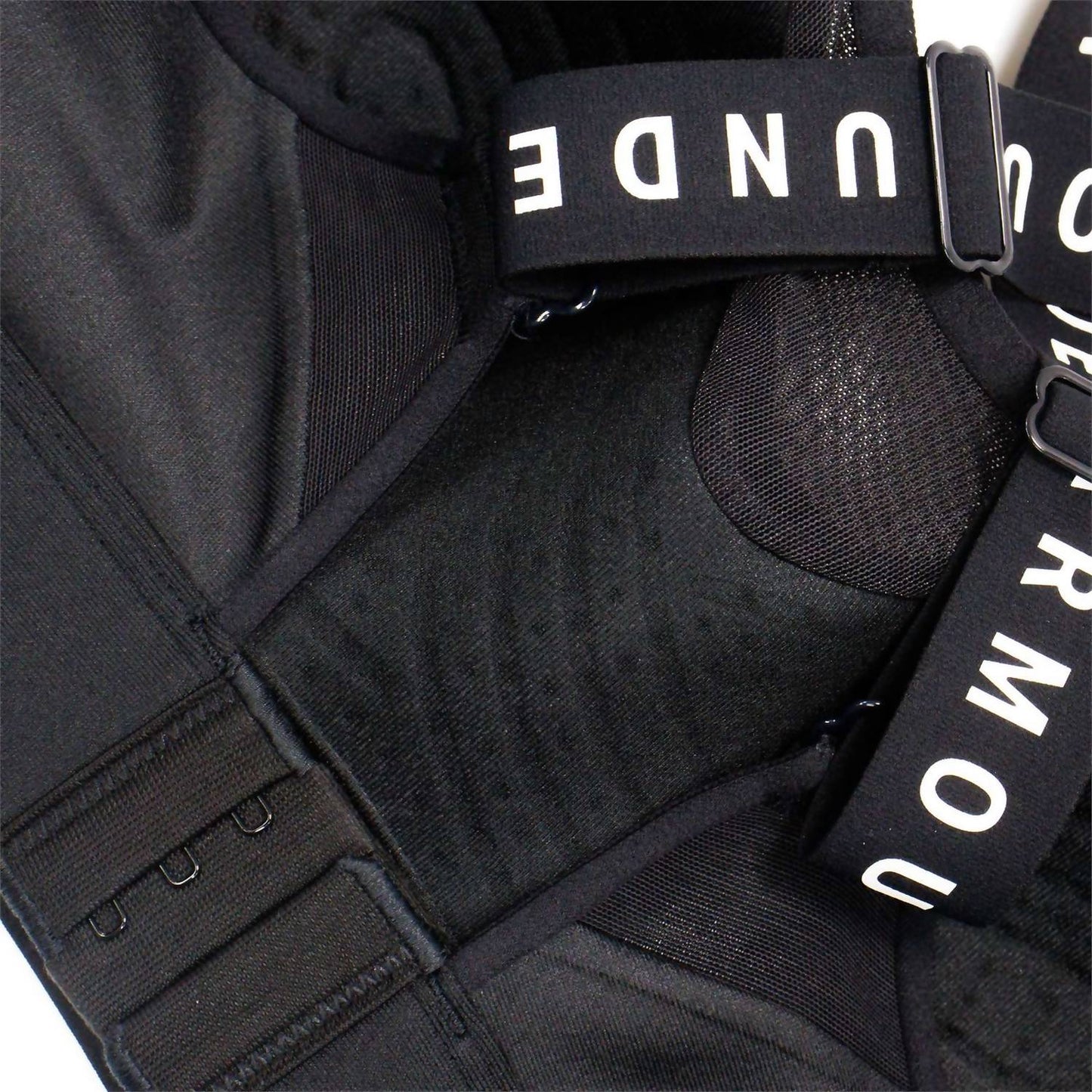Top deportivo de mujer color negro