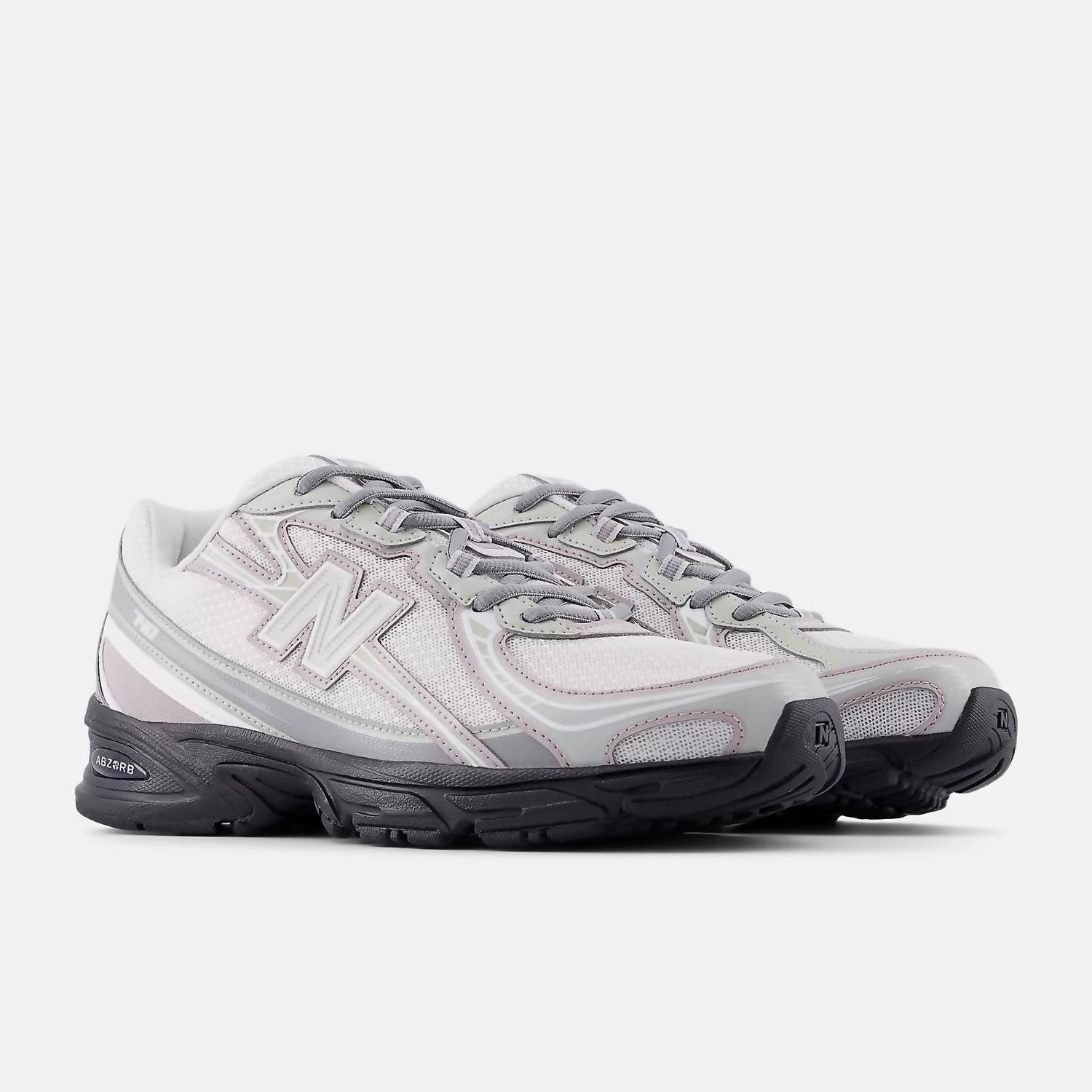 Tenis de hombre color plateado