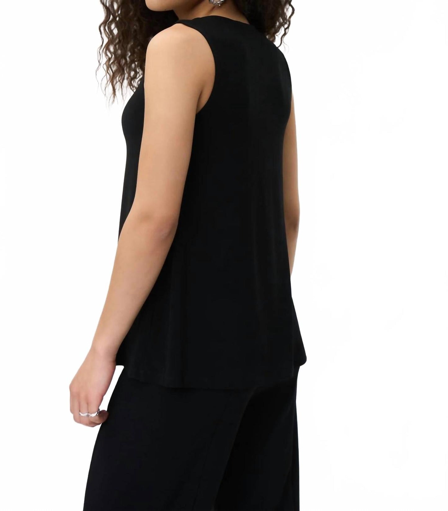 Top sin mangas color negro