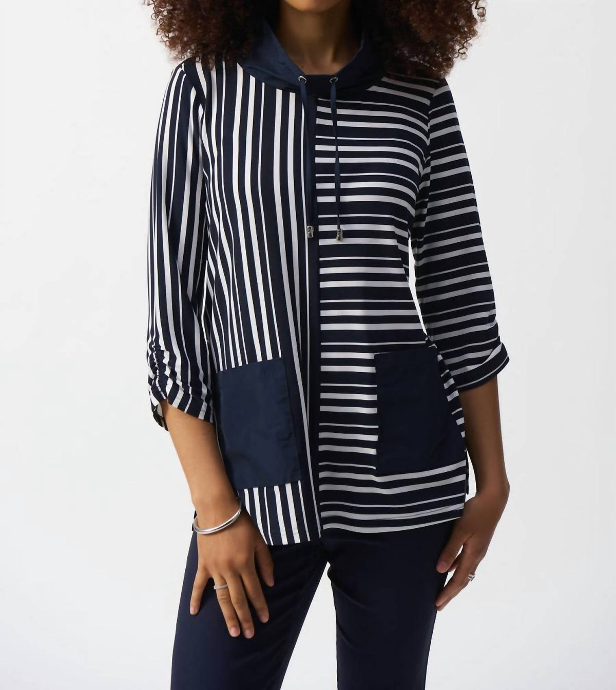 Top a rayas color azul marino y blanco
