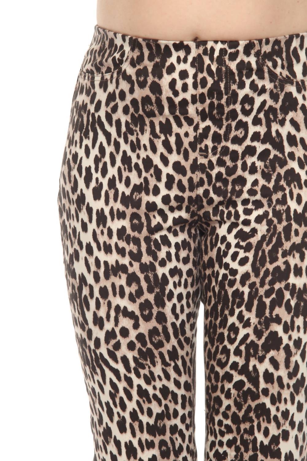Pantalón con estampado animal color negro y beige