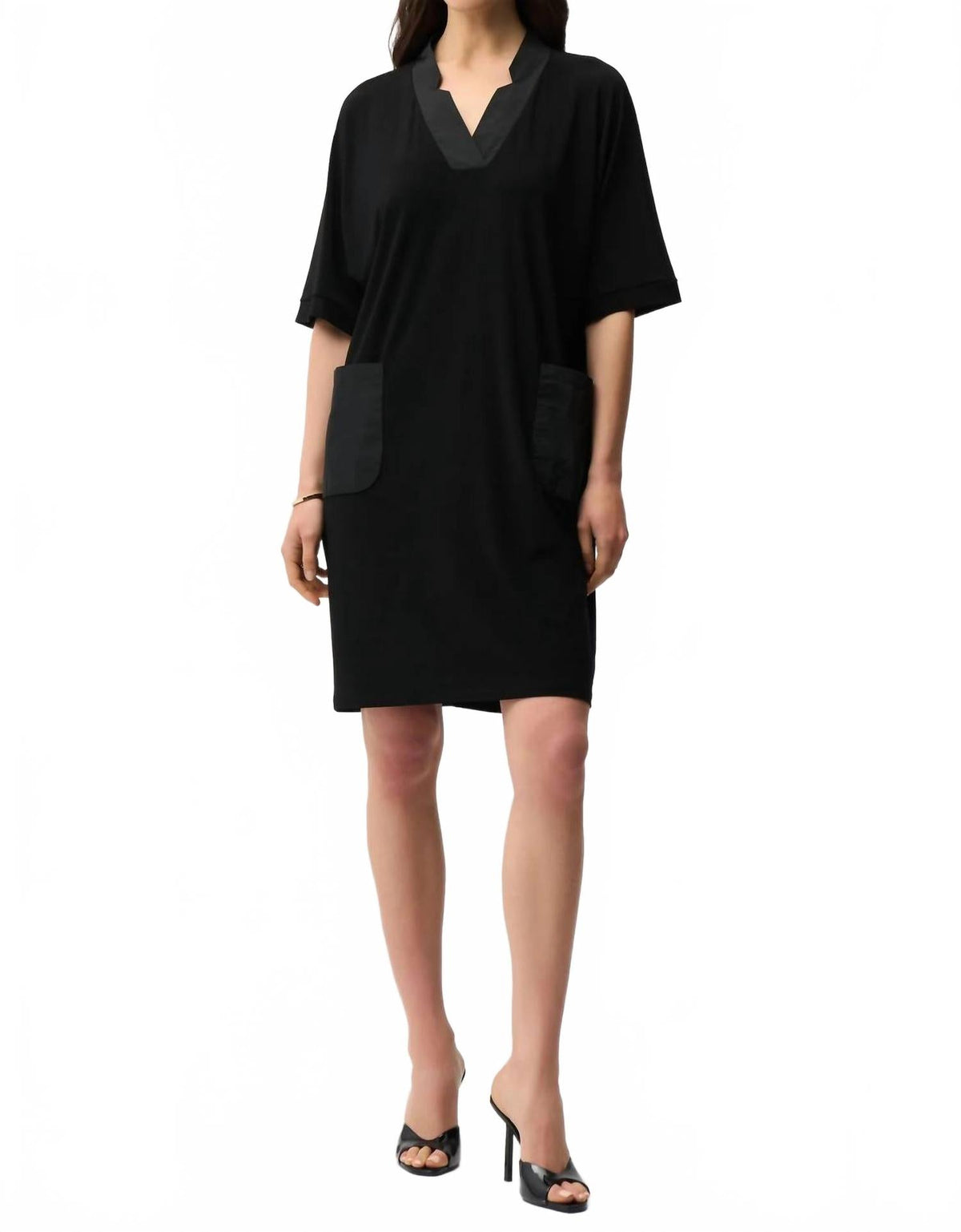 Vestido con cuello en V color negro