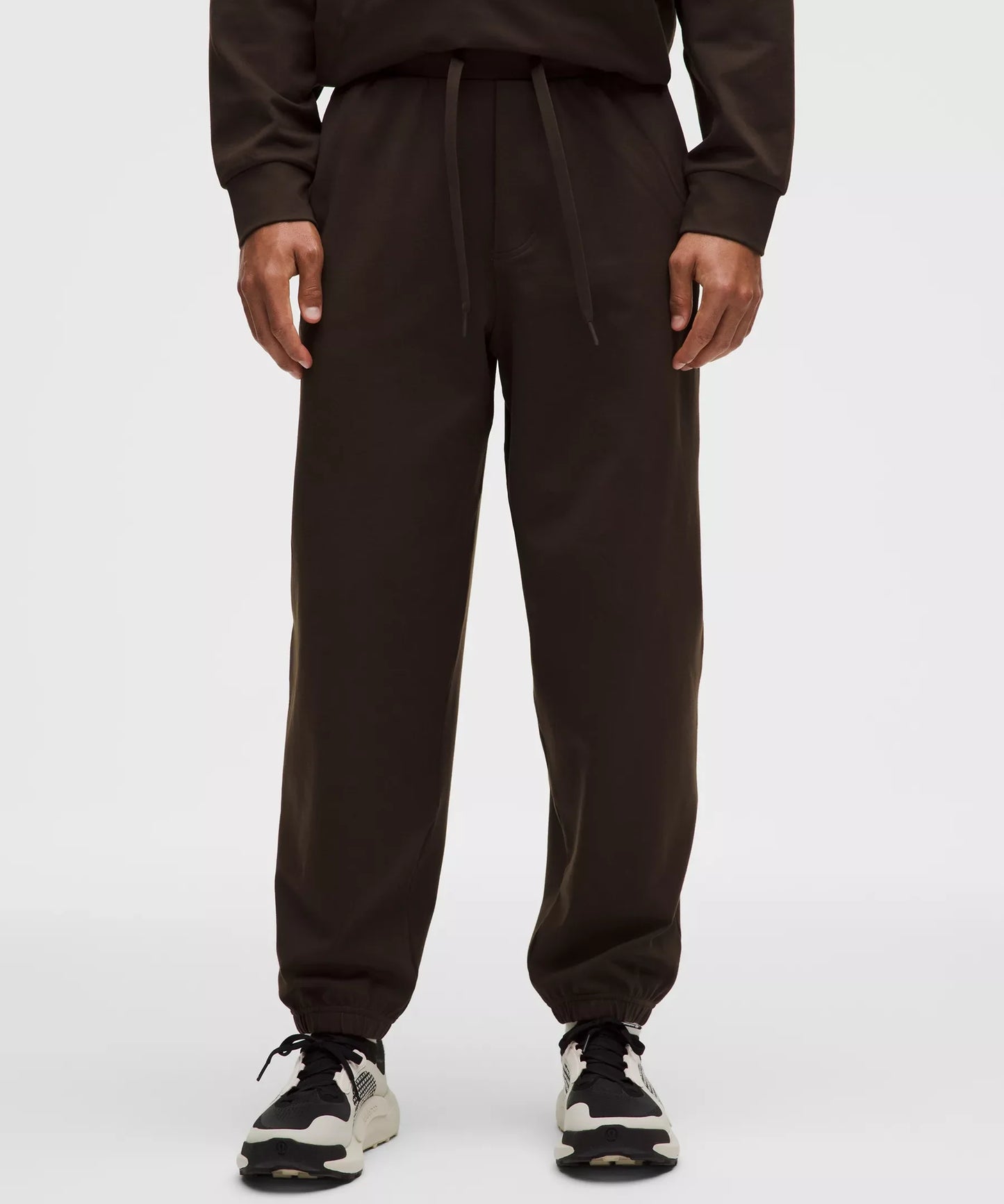 Pantalón deportivo de corte amplio