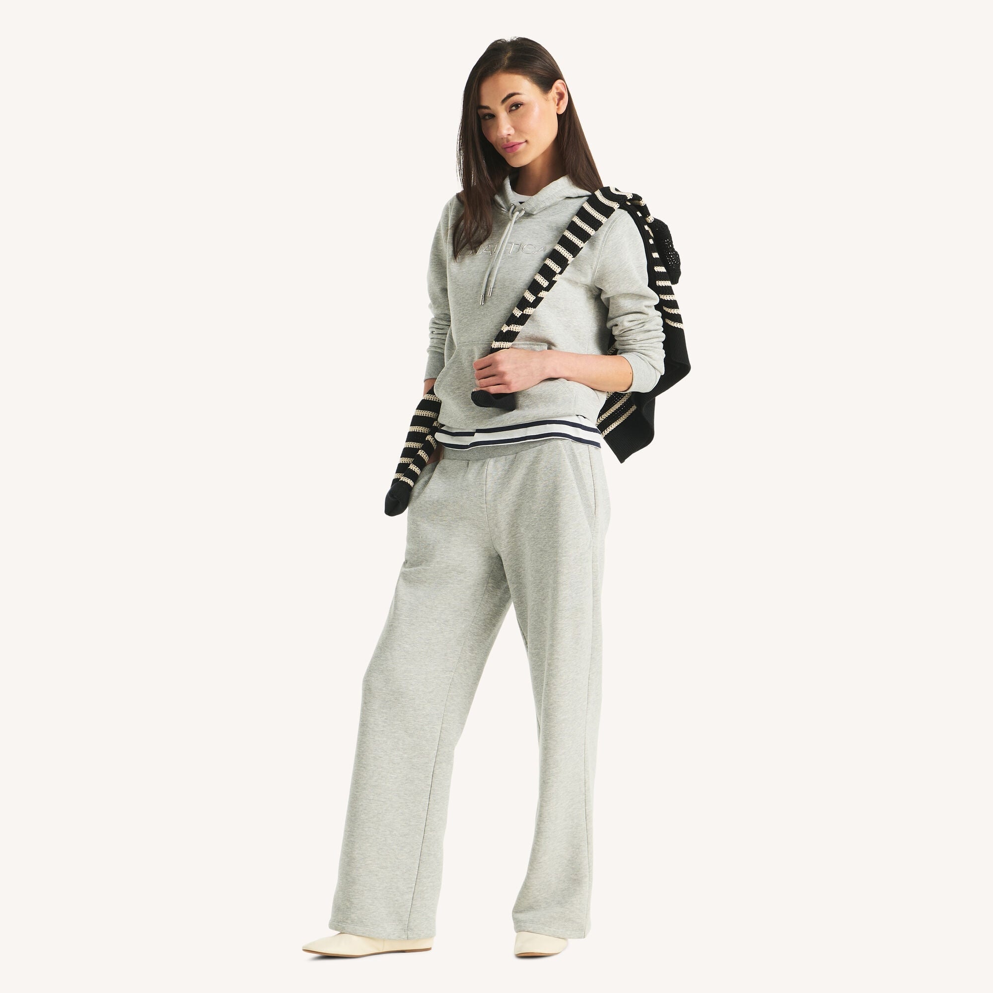 Pantalón deportivo de pierna ancha