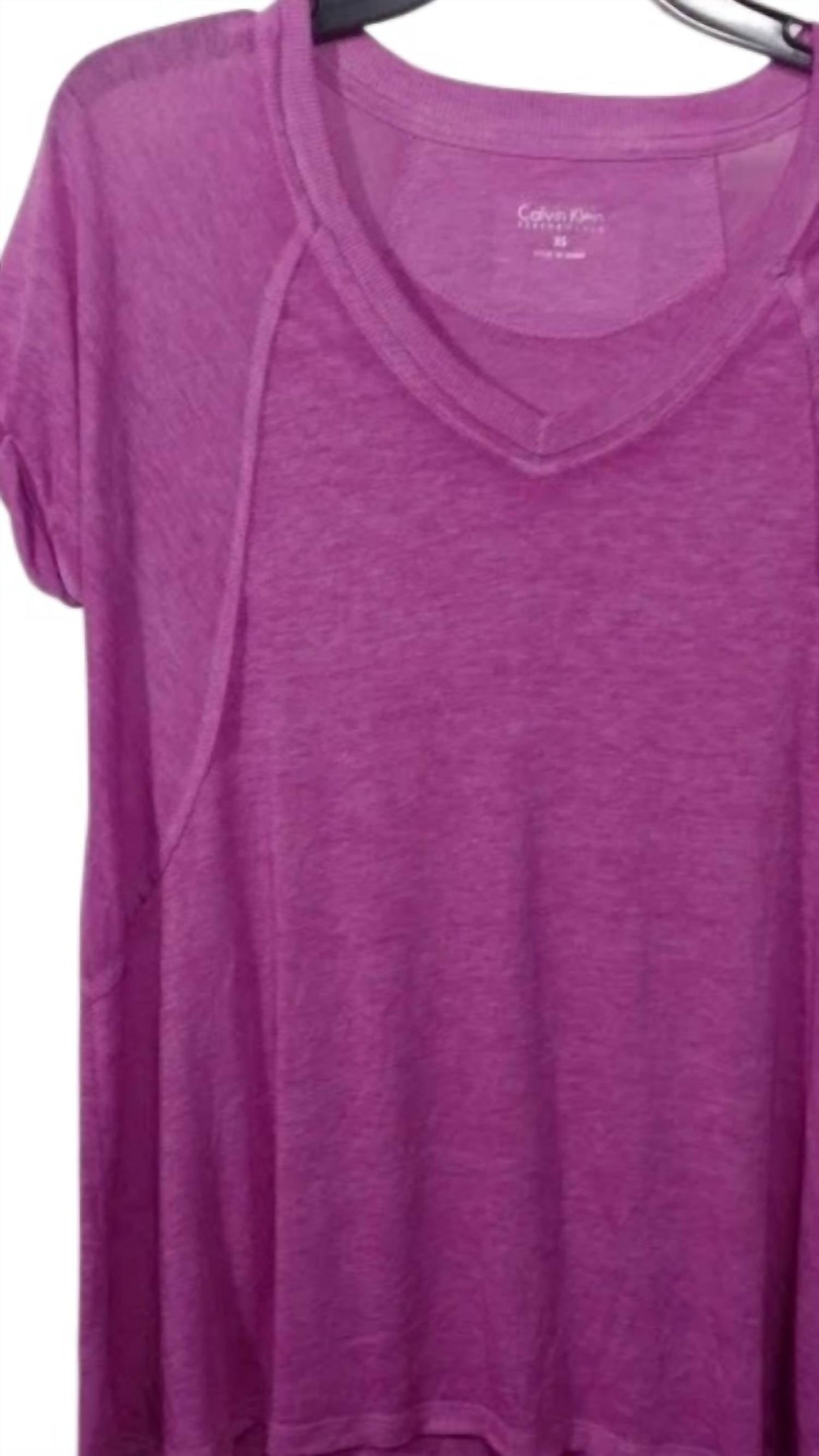 Camiseta de mujer color violeta