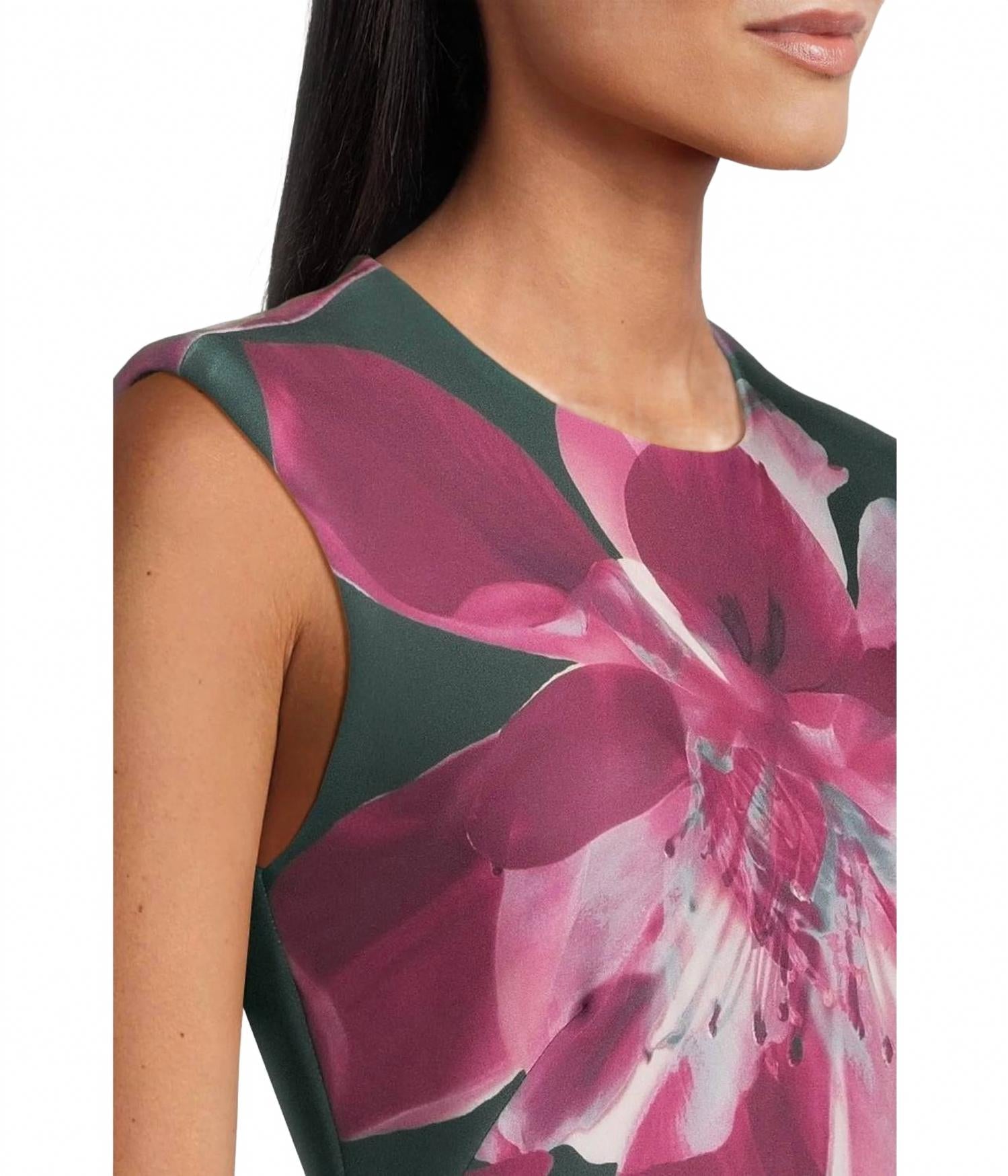 Vestido con estampado floral color gris