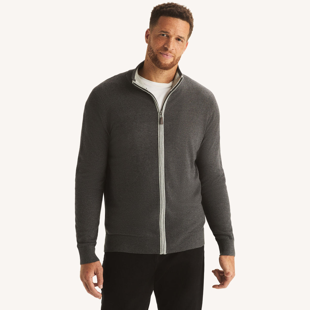 Suéter de hombre con cuello alto