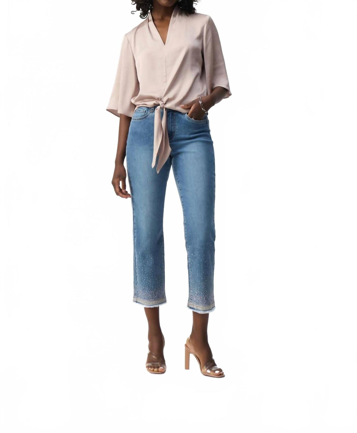 Top de satén con cuello en V color beige