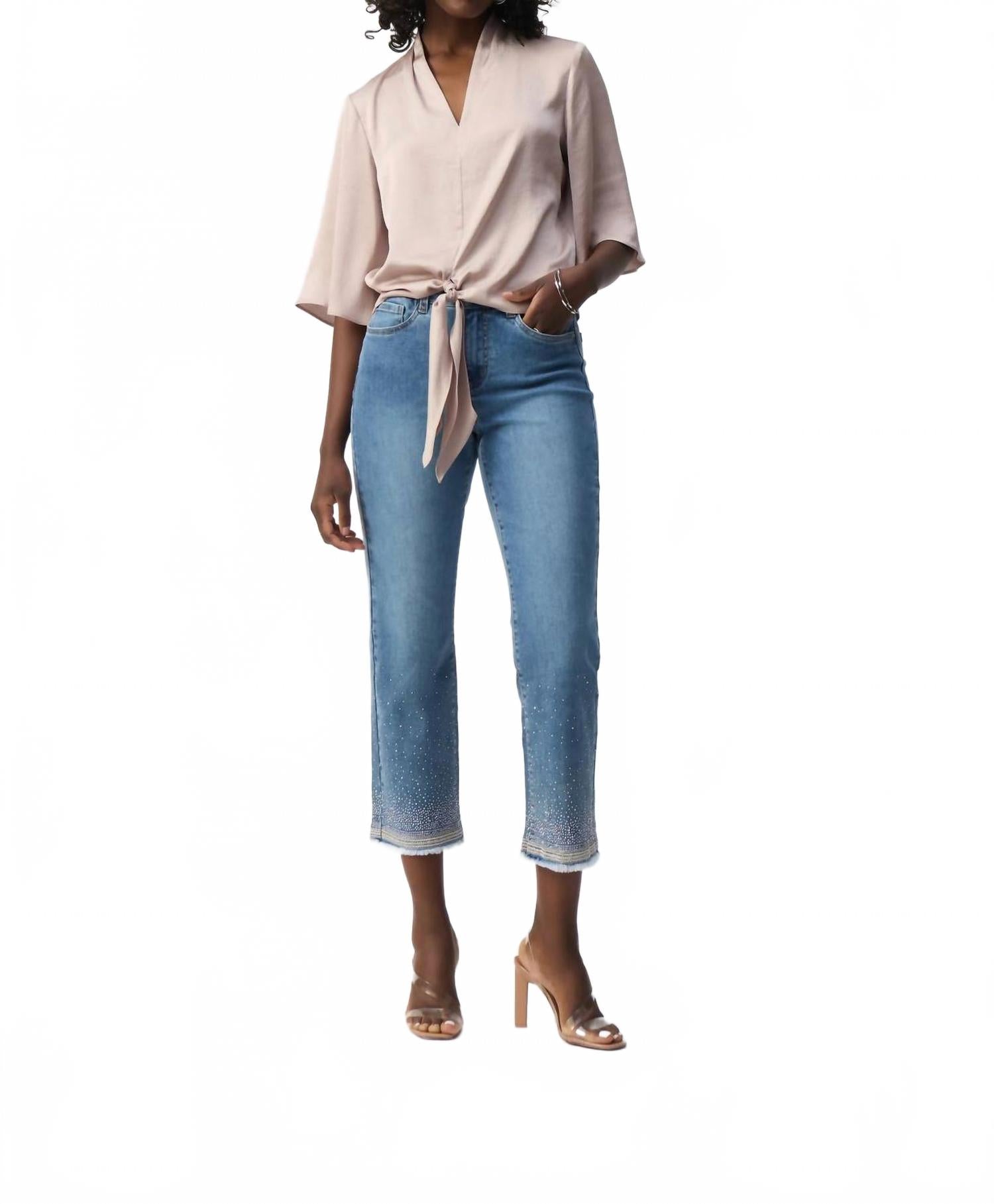 Top de satén con cuello en V color beige