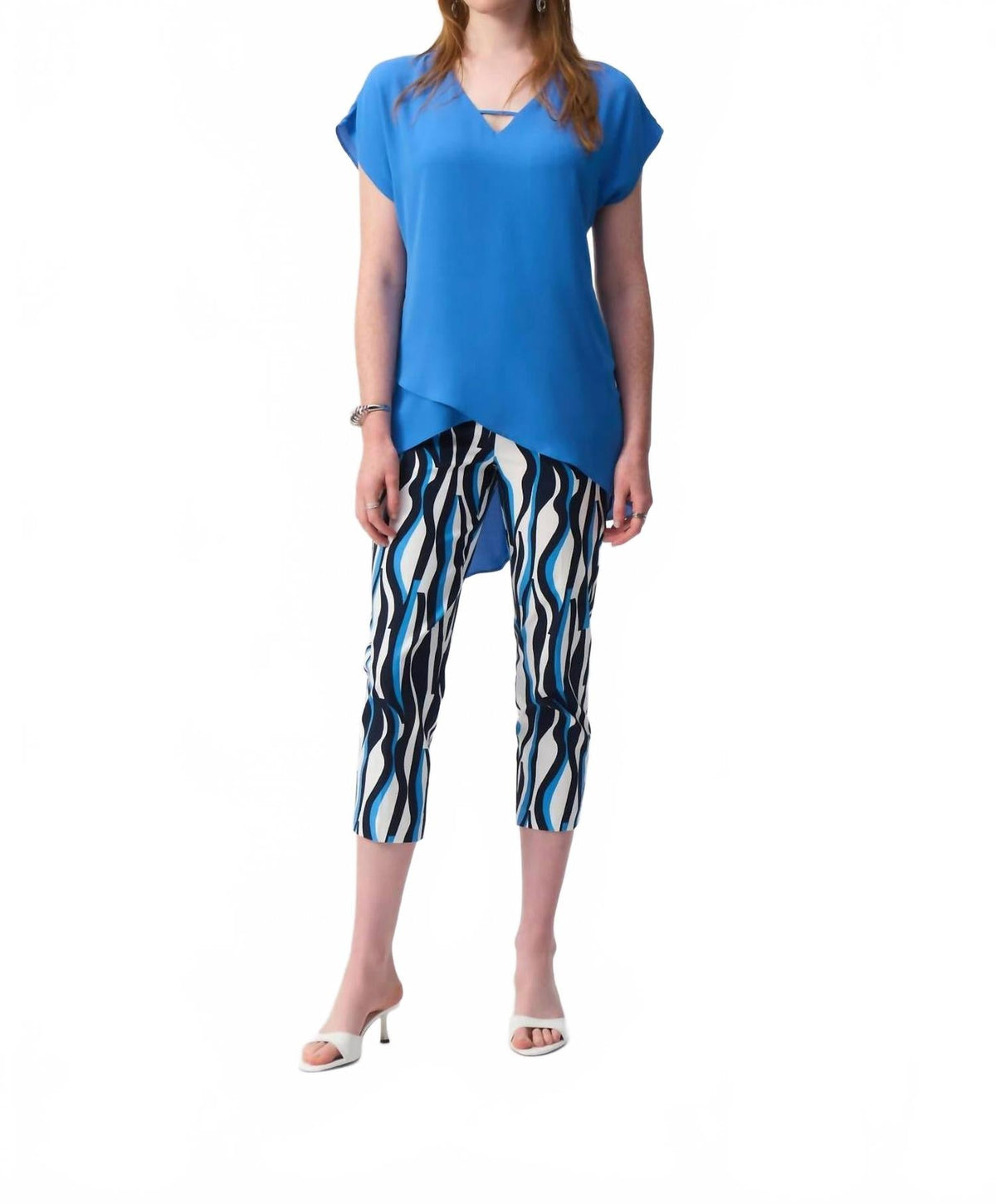 Top con cuello en V color azul