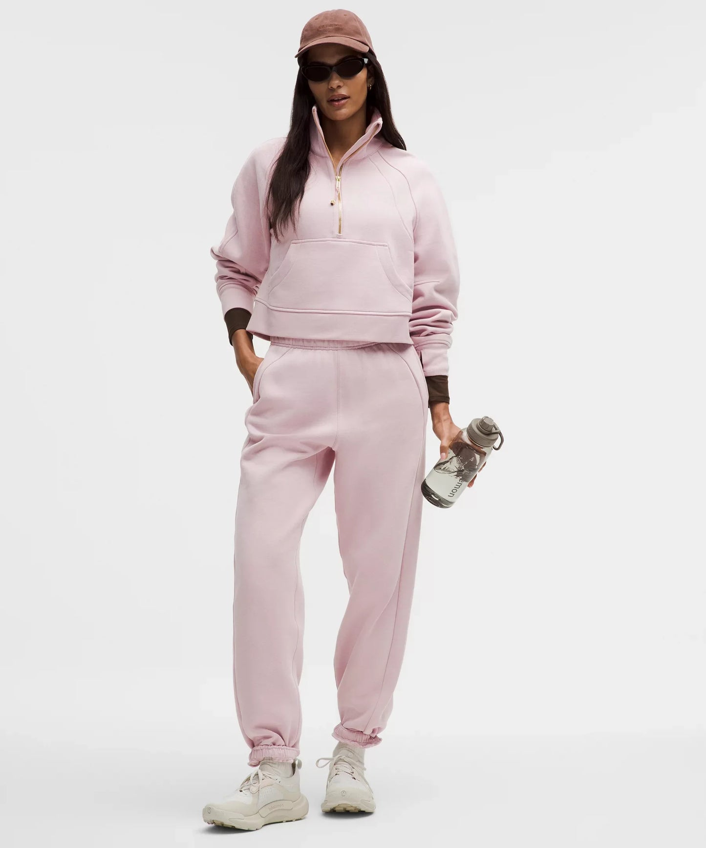 Pantalón deportivo de corte amplio de tiro medio